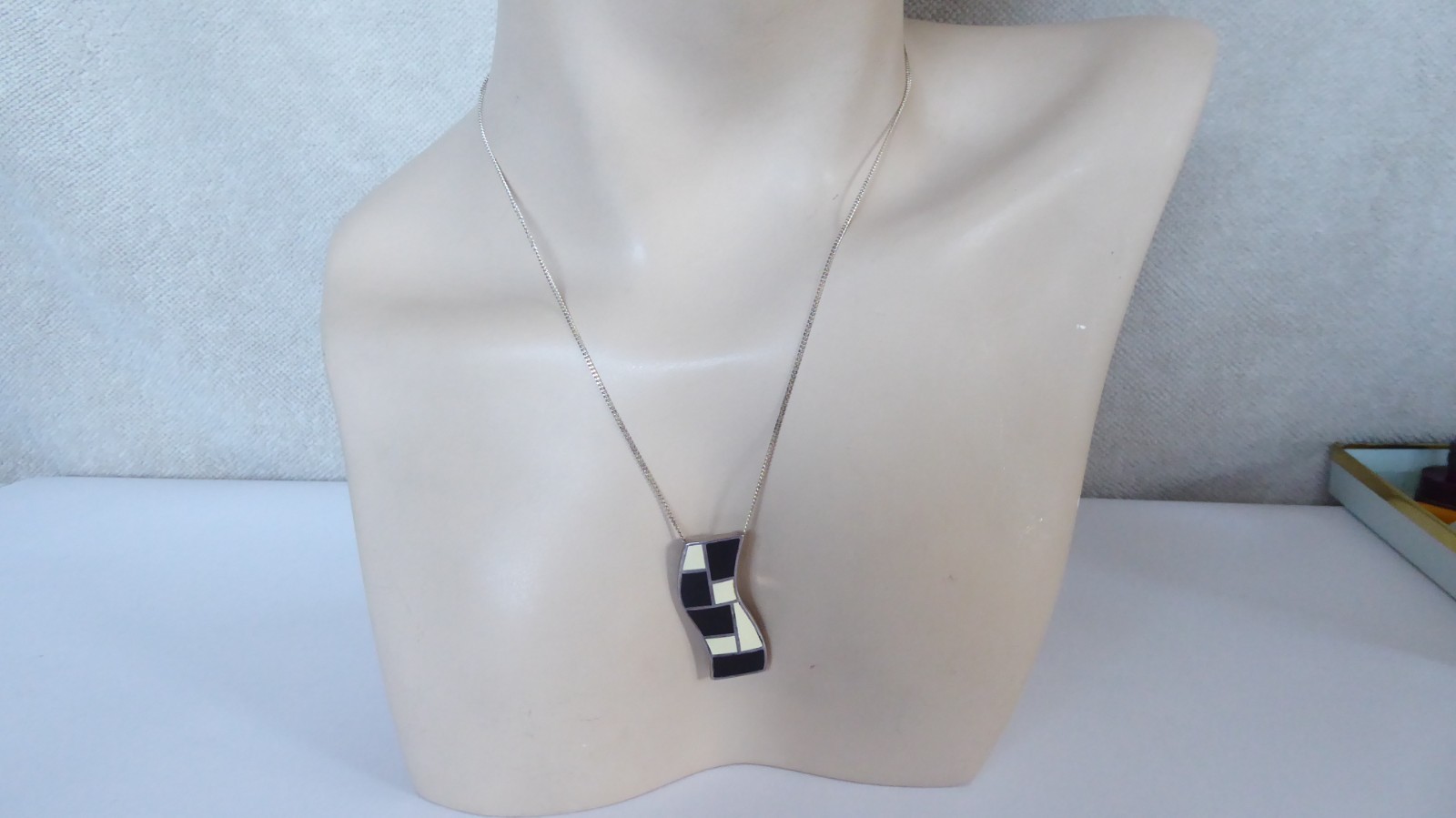 Vtg Milor Italy .925 Sterling Silver 18″ Chain Pendant Necklace Black & White