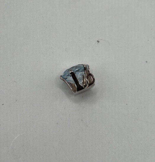 LG Round 1ct Sky Blue Topaz Pendant Set In 10k Gold 6 Prong Set 6mm; 4.25g Total