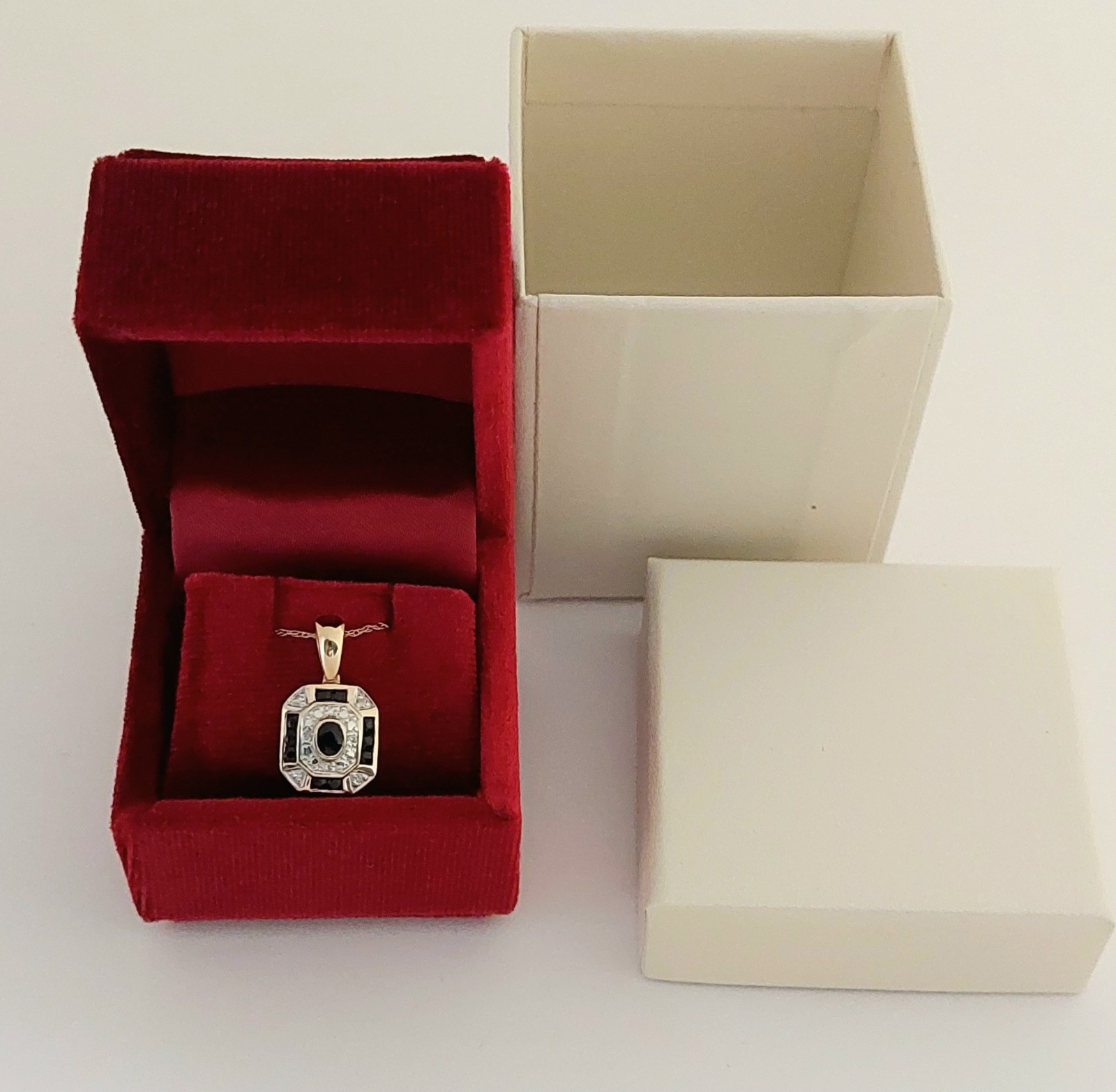 14 Karat Yellow Gold Natural Blue Sapphire & Diamond Pendant with Chain