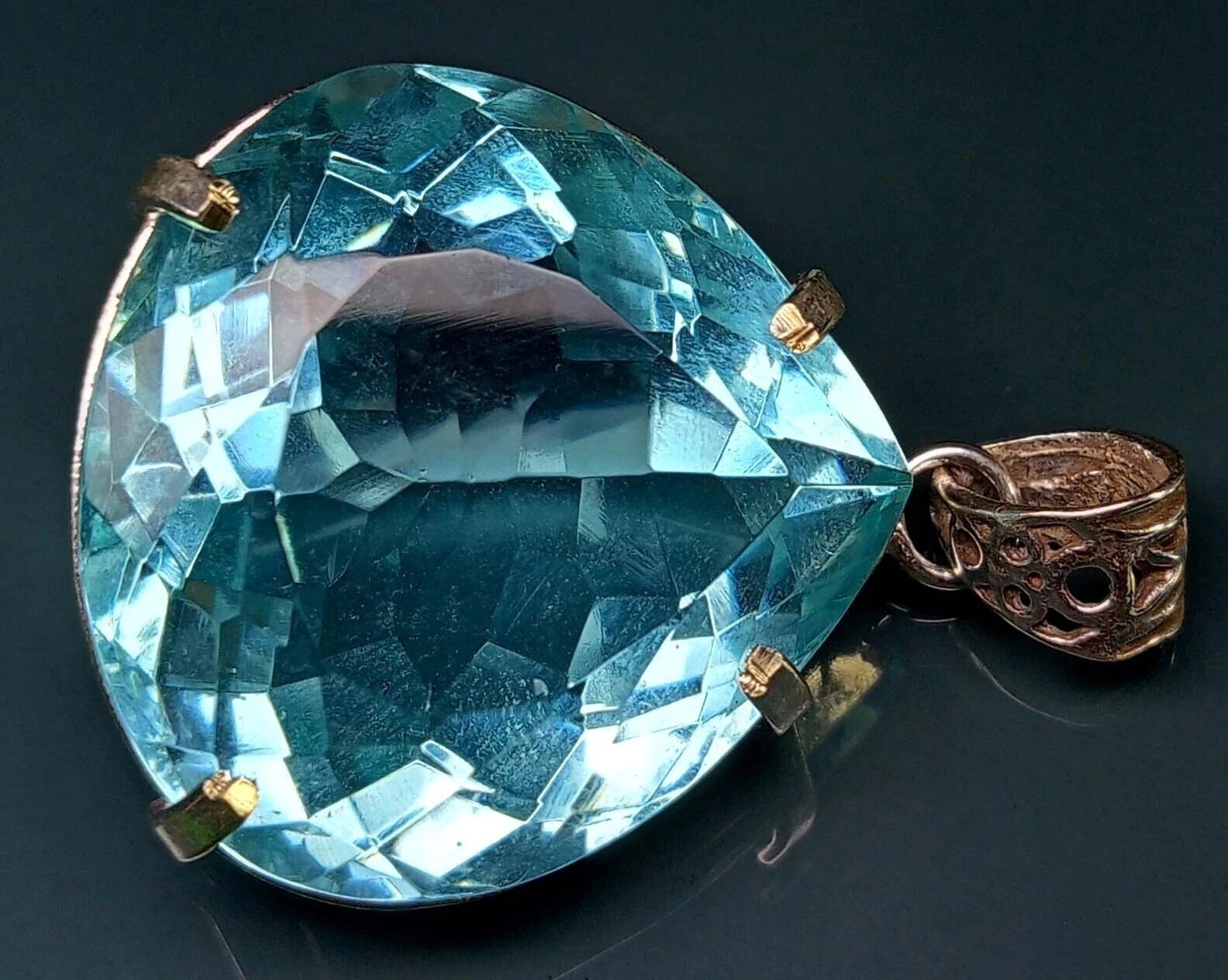 Pendant Topaz Sky Blue Pear Cut 105-106 Ct Natural Gemstone EGL Certified