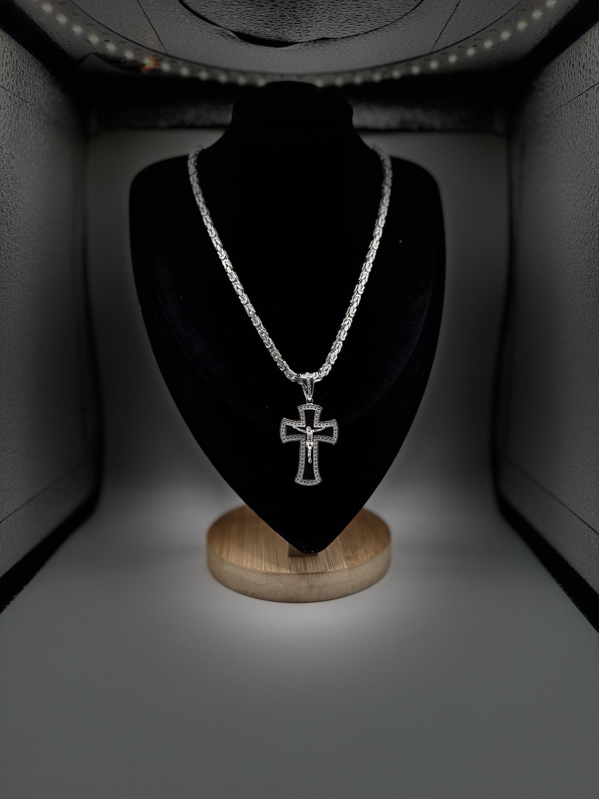 22” 4mm Sq Byzantine Sterling 925 W a Moissanite 925 Cross Pendant