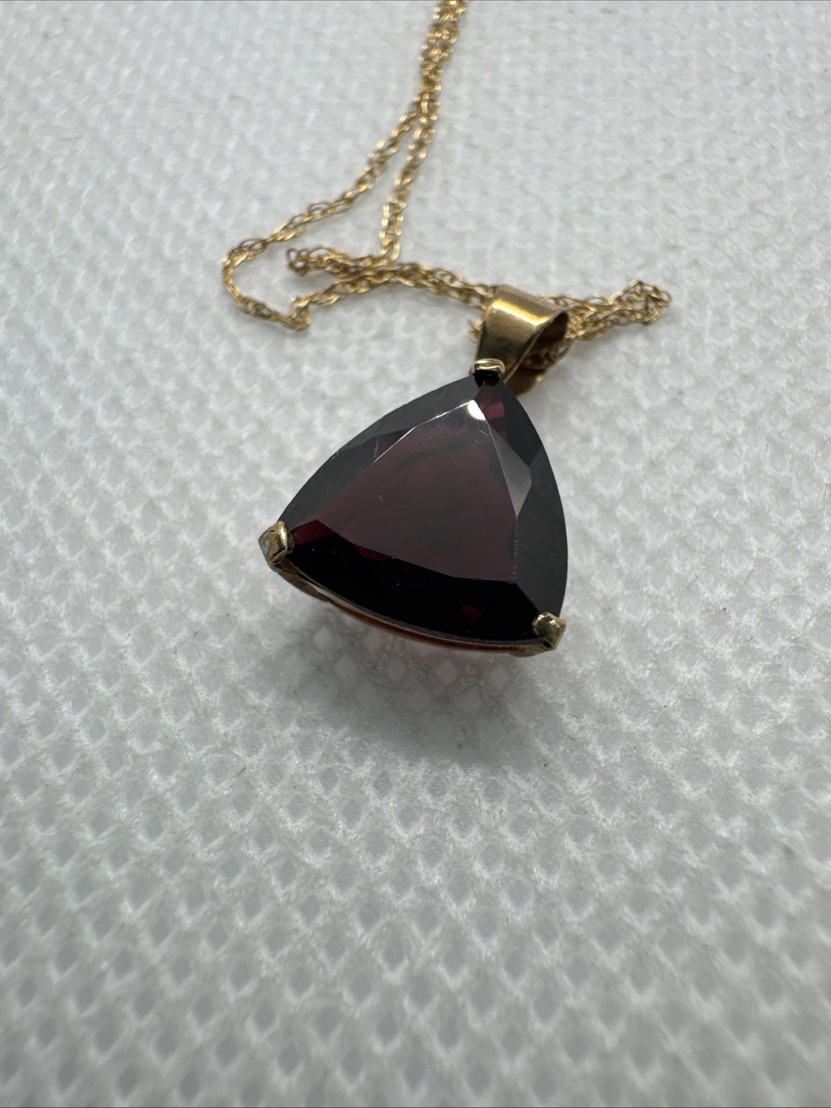10K Yellow Gold Dark Red Trillion Cut Garnet Triangle Pendant Necklace 18”