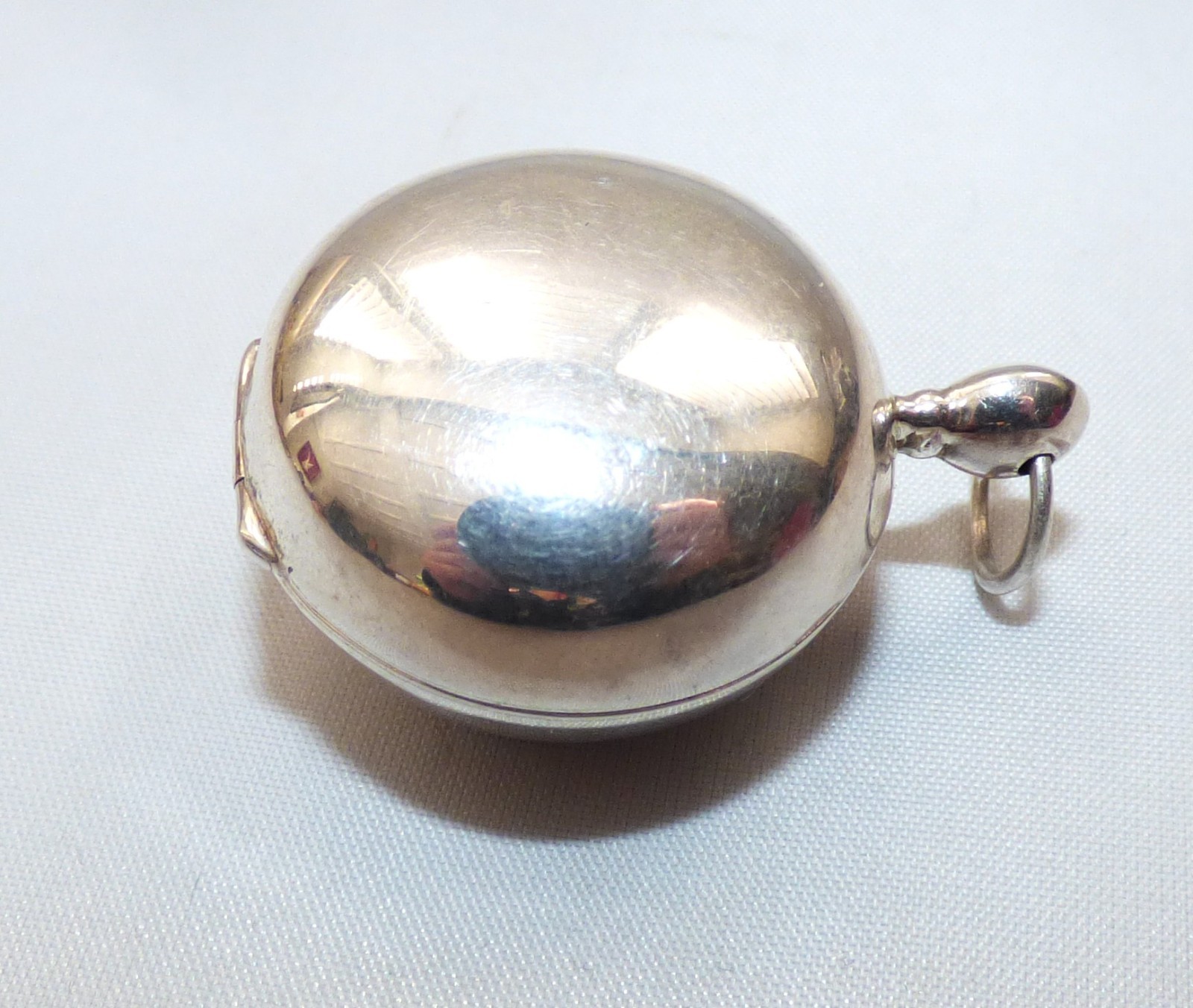 VINTAGE SILVER ENAMELLED HUNTING HOUND LOCKET BOX FOB PENDANT HUNTING HOUND