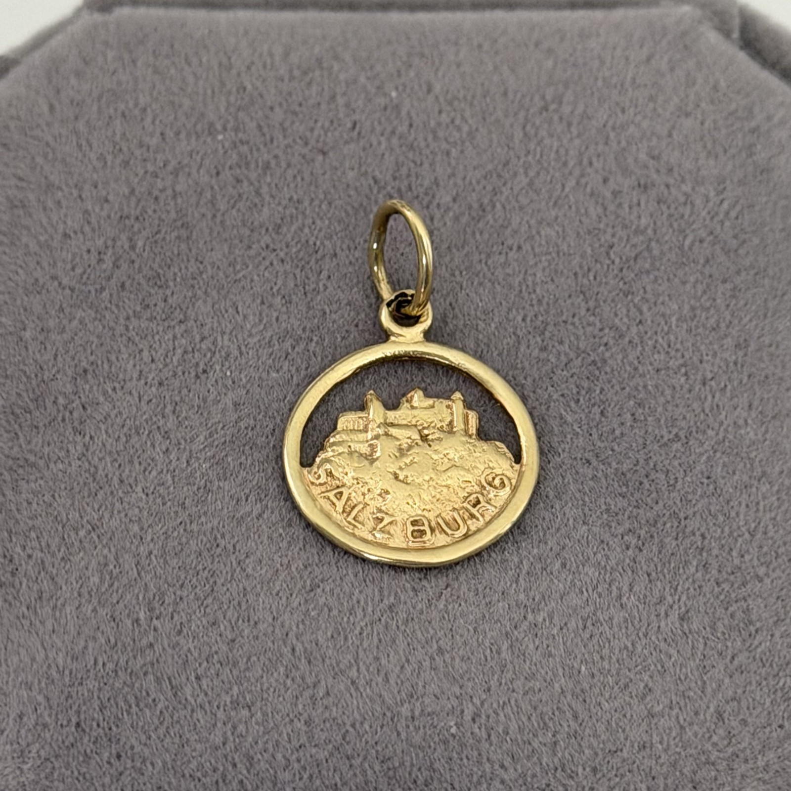 Vintage 14K Yellow Gold Salzburg Austria City Travel Round Charm Pendant