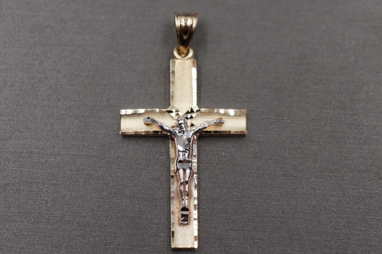 10K Solid Yellow Gold 1.5″ Two Tone Diamond Cut Charm Pendant.