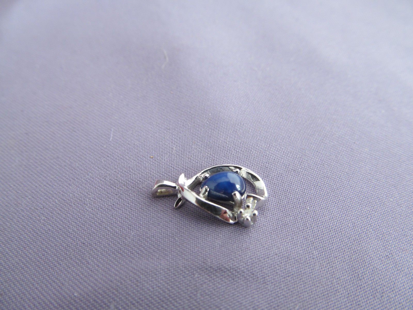 VINTAGE 10K WHITE GOLD OVAL BLUE STAR SAPPHIRE DIAMOND SLIDE PENDANT