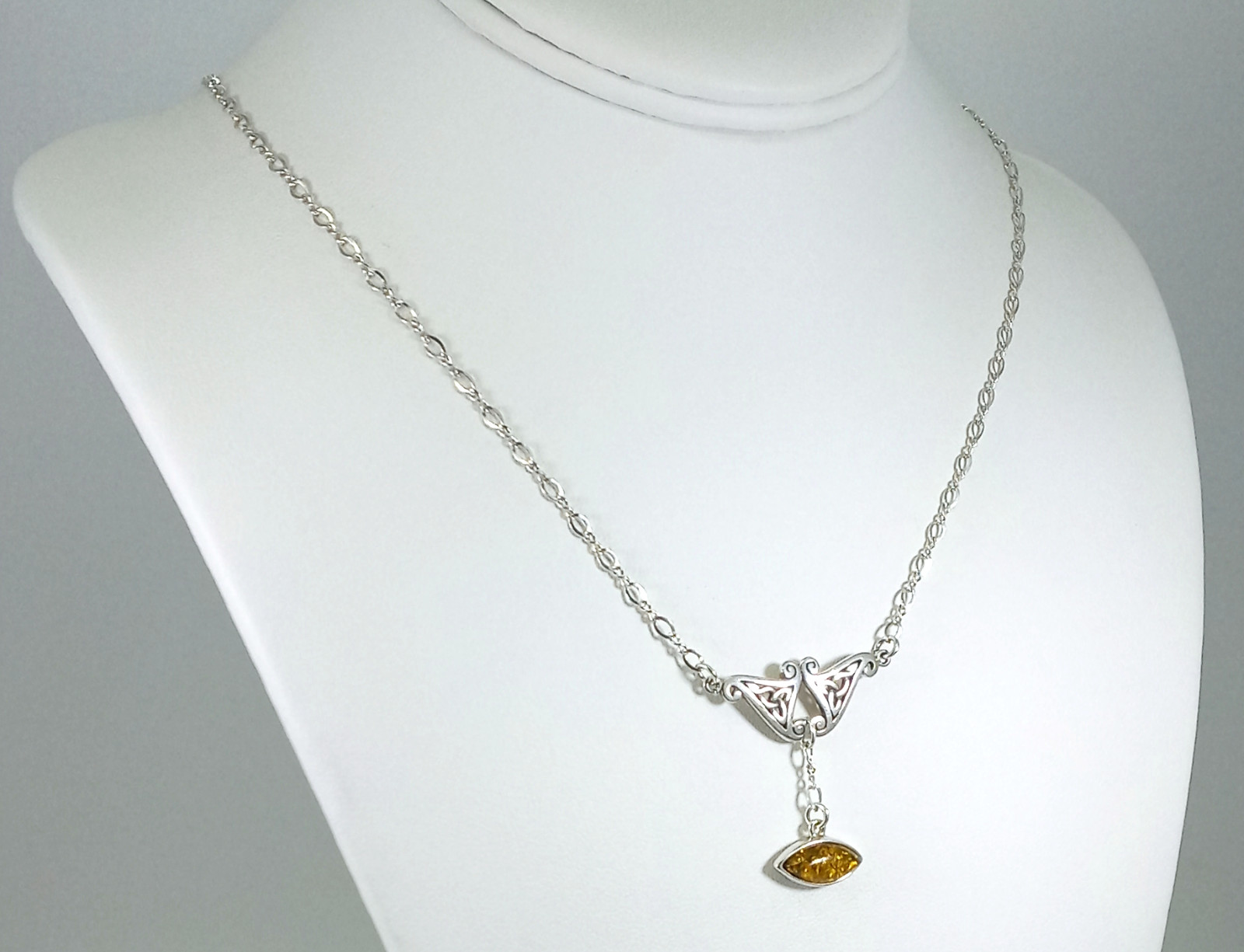 Vintage 925 Sterling Silver Antique Green Baltic Amber Celtic Knot Necklace