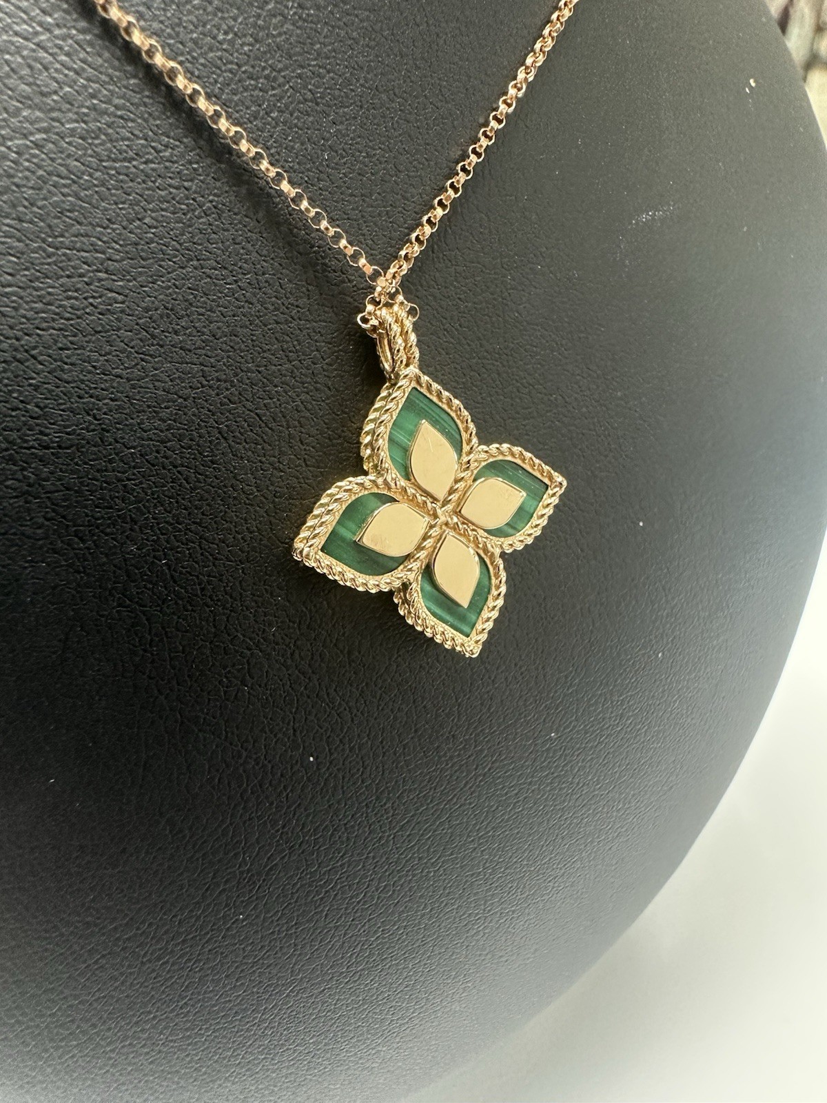 $ 5366 Roberto Coin 18K YG Princess Flower malachite and diamond necklace