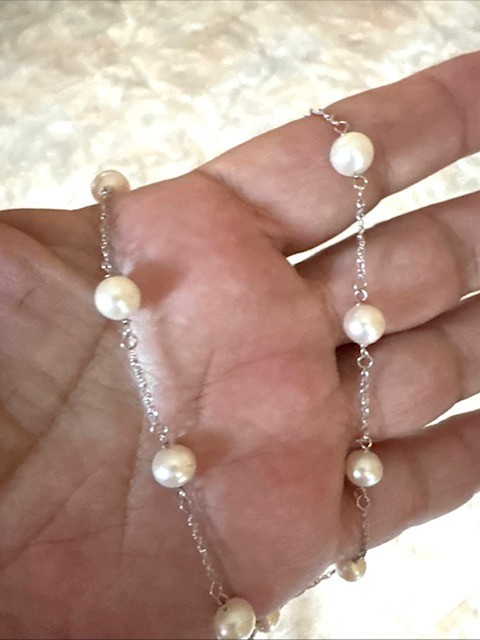 14k WG Chain,White 7.5mm Pearl Station Necklace 17,32 In. Made In Italy.