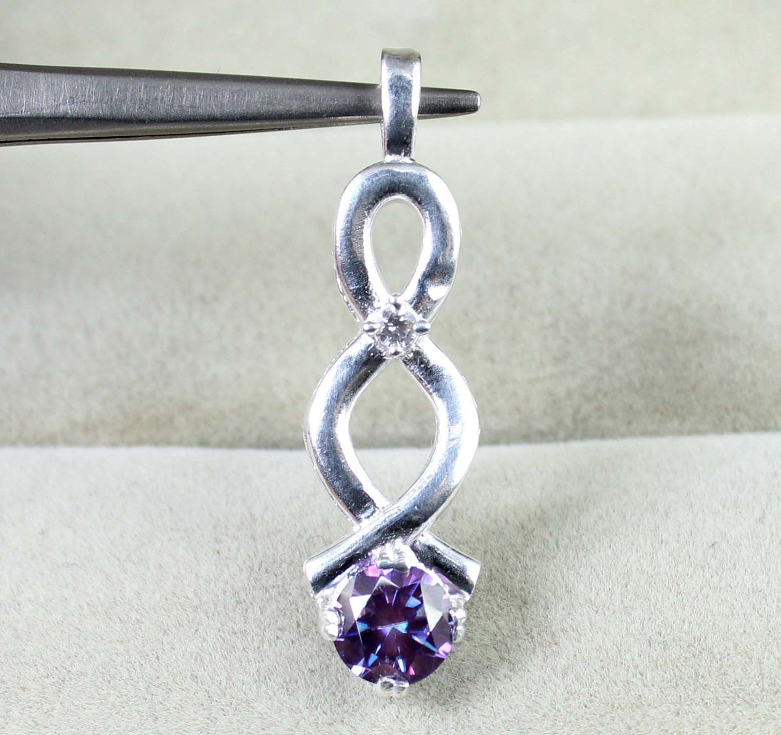 1.13 Ct Purple Diamond Solitaire 6 x 6 mm Round Brilliant Cut Certified Pendant