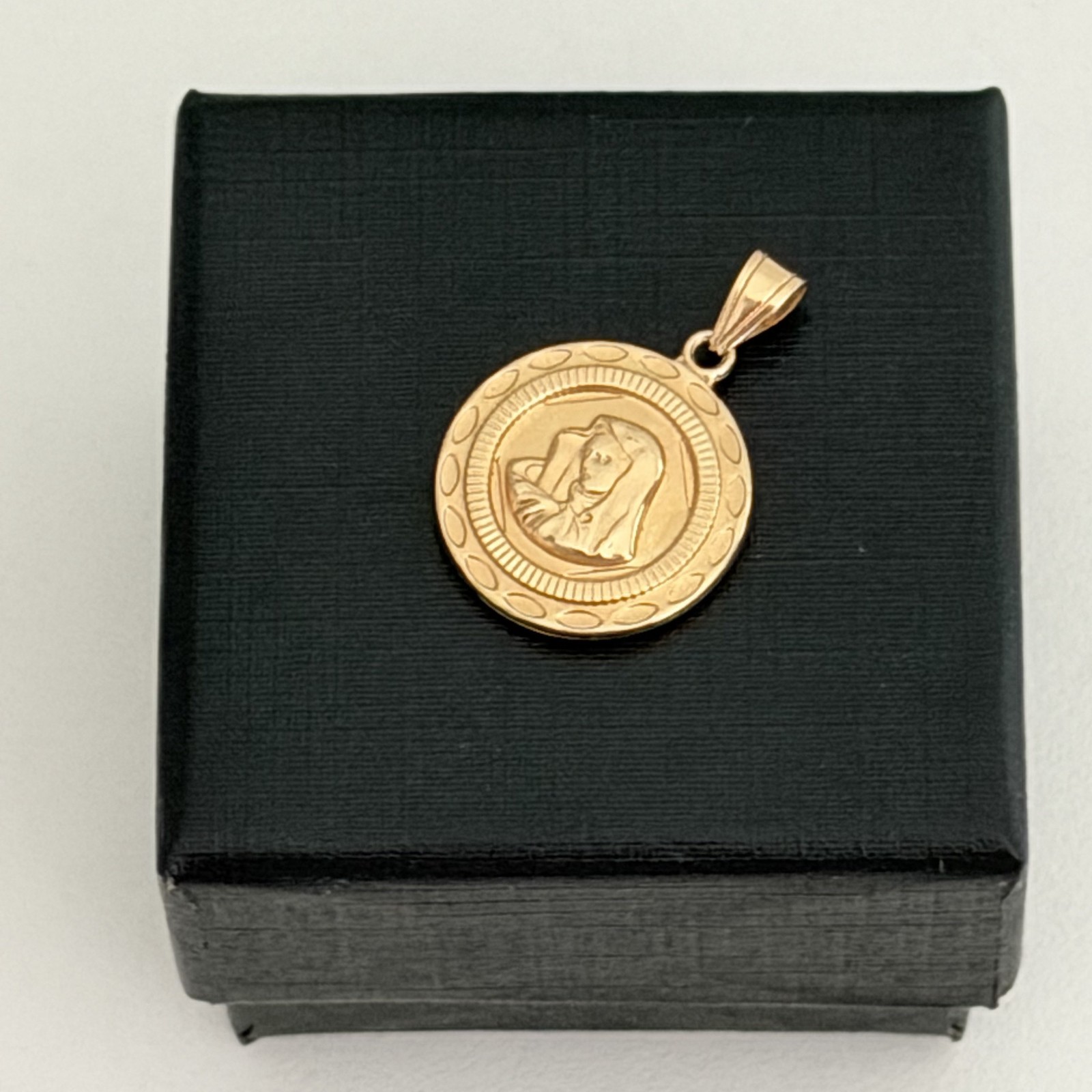 18K Yellow Gold Madonna Mother Mary Religious Medal Charm Pendant Vtg Reversible