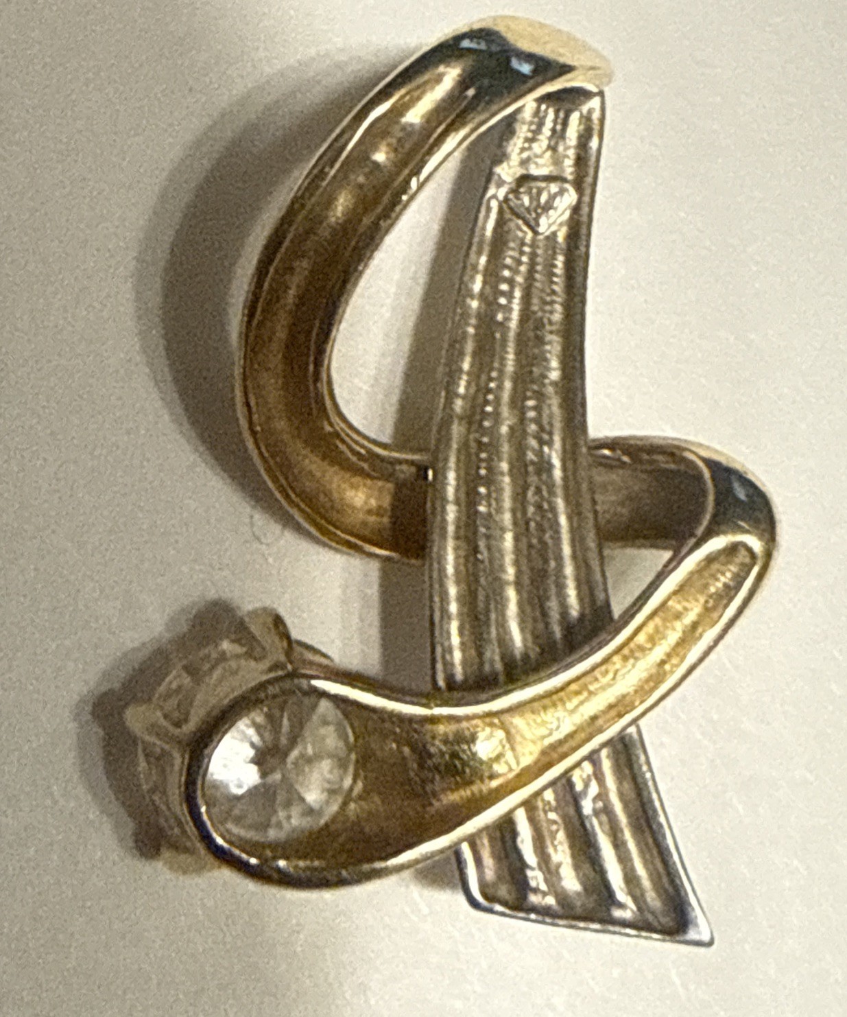 2.81 Grams Of 14kt Yellow,white Gold Modern, Contemporary Clear Stone Pendant