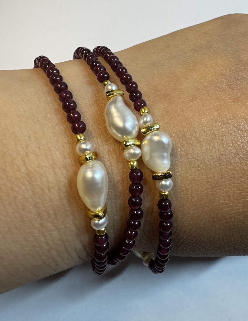 white pearl and garnet beaded 3-6mm necklace 925 sterling silver 21” bracelet