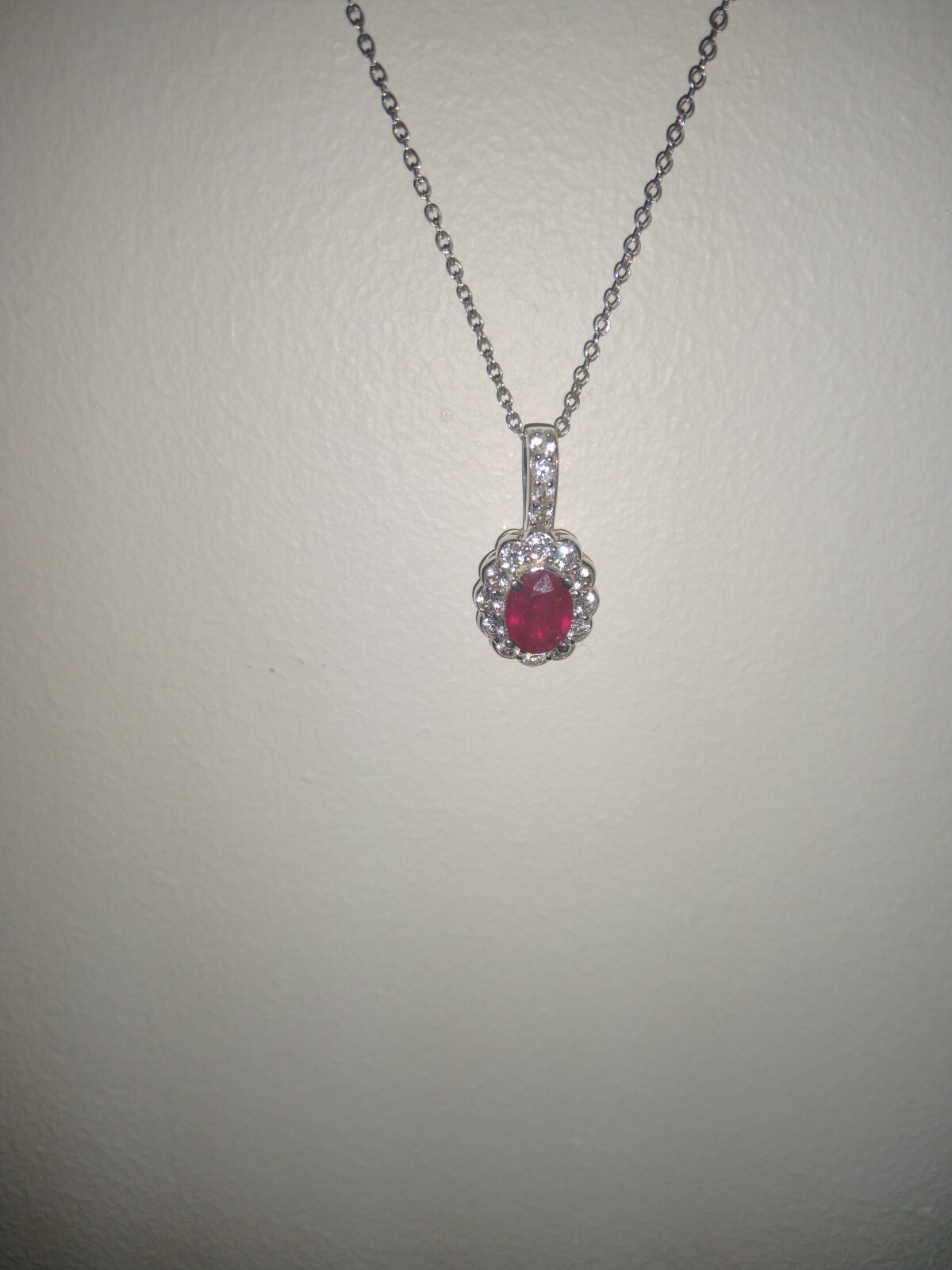TCW=2.58 STUNNING Niassa Ruby, WhiteTopazScallopedHaloPndntNcklce18″ in Plat/SS,