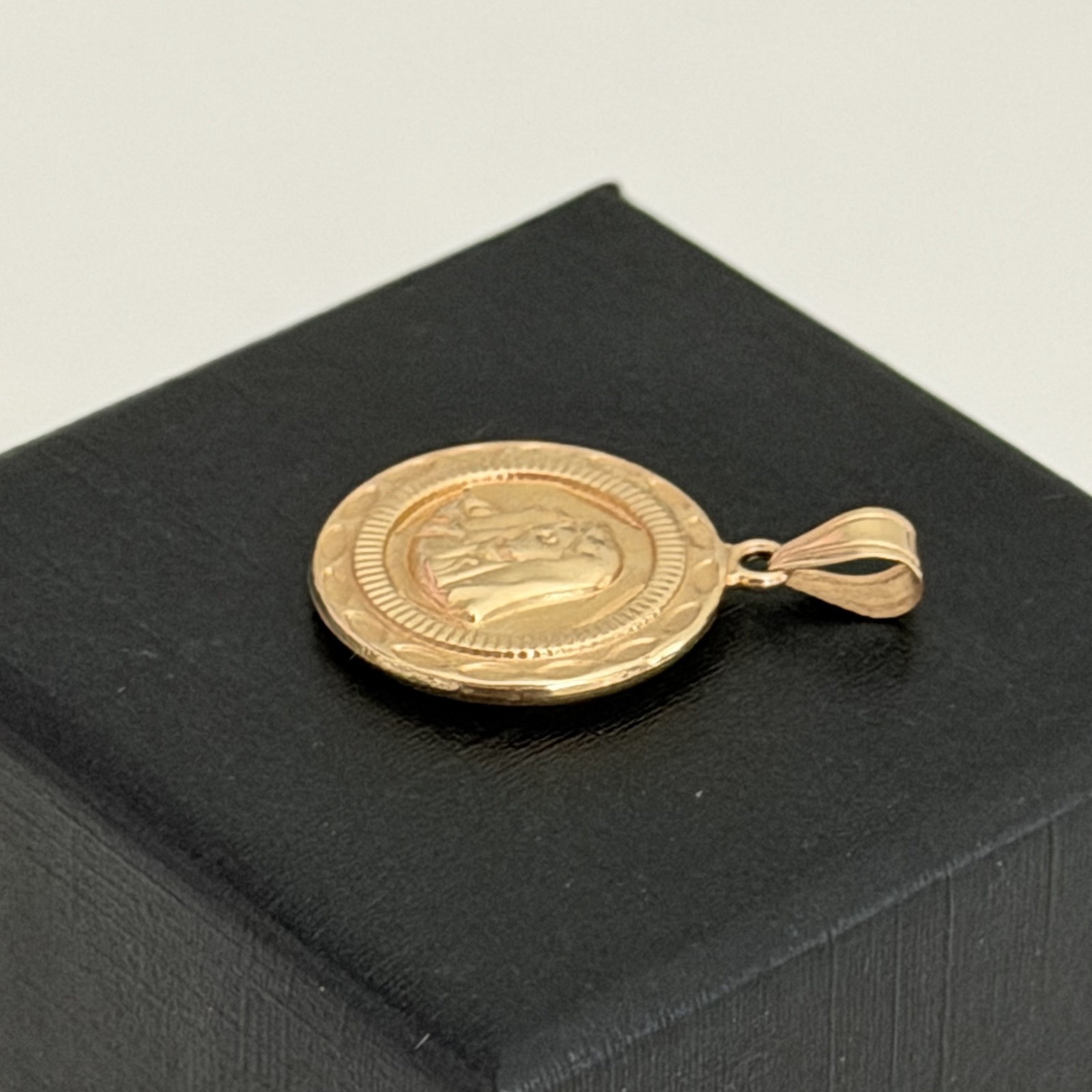 18K Yellow Gold Madonna Mother Mary Religious Medal Charm Pendant Vtg Reversible