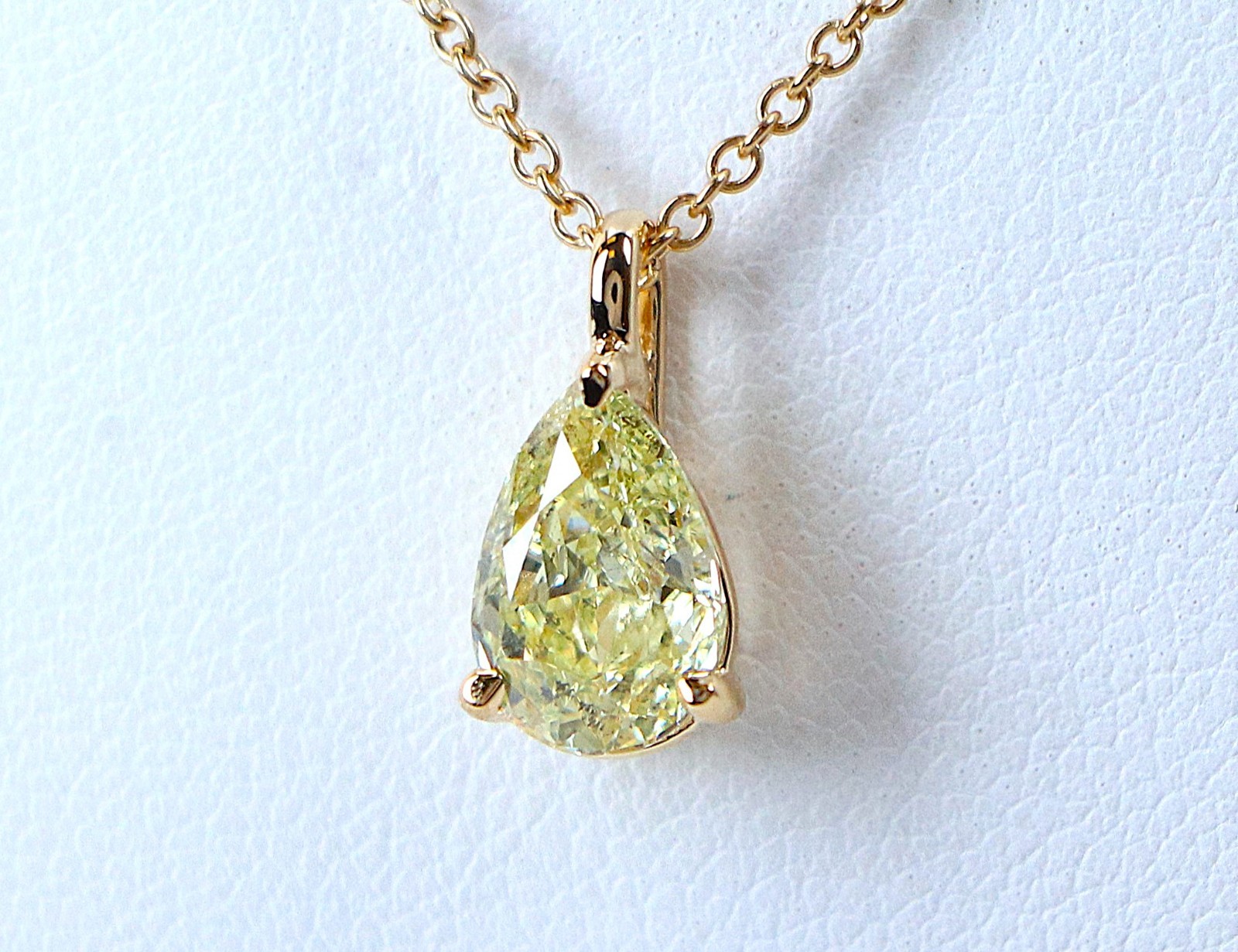 $11500 18k Yellow Gold GIA 1.17 Fancy Light Yellow Pear Diamond Pendant Necklace