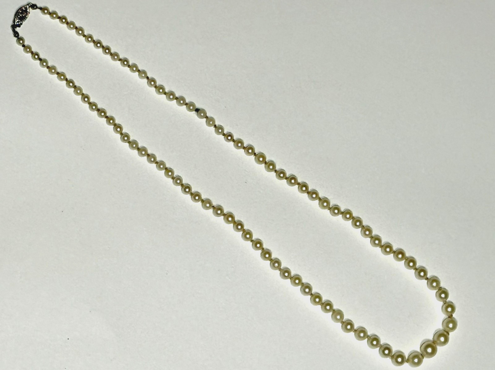 Estate Vintage 19″ Graduated Pearl Necklace 10K White Gold Clasp – Hand-Knot