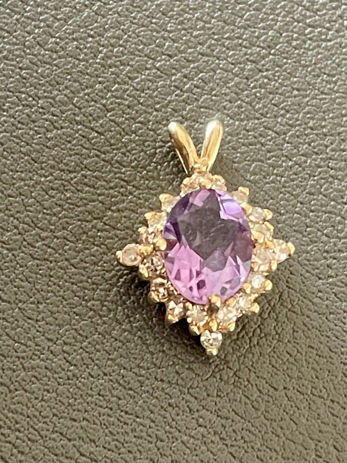 14KT Yellow Gold 1.20CT Amethyst 0.20CTW diamond pendant (E69)