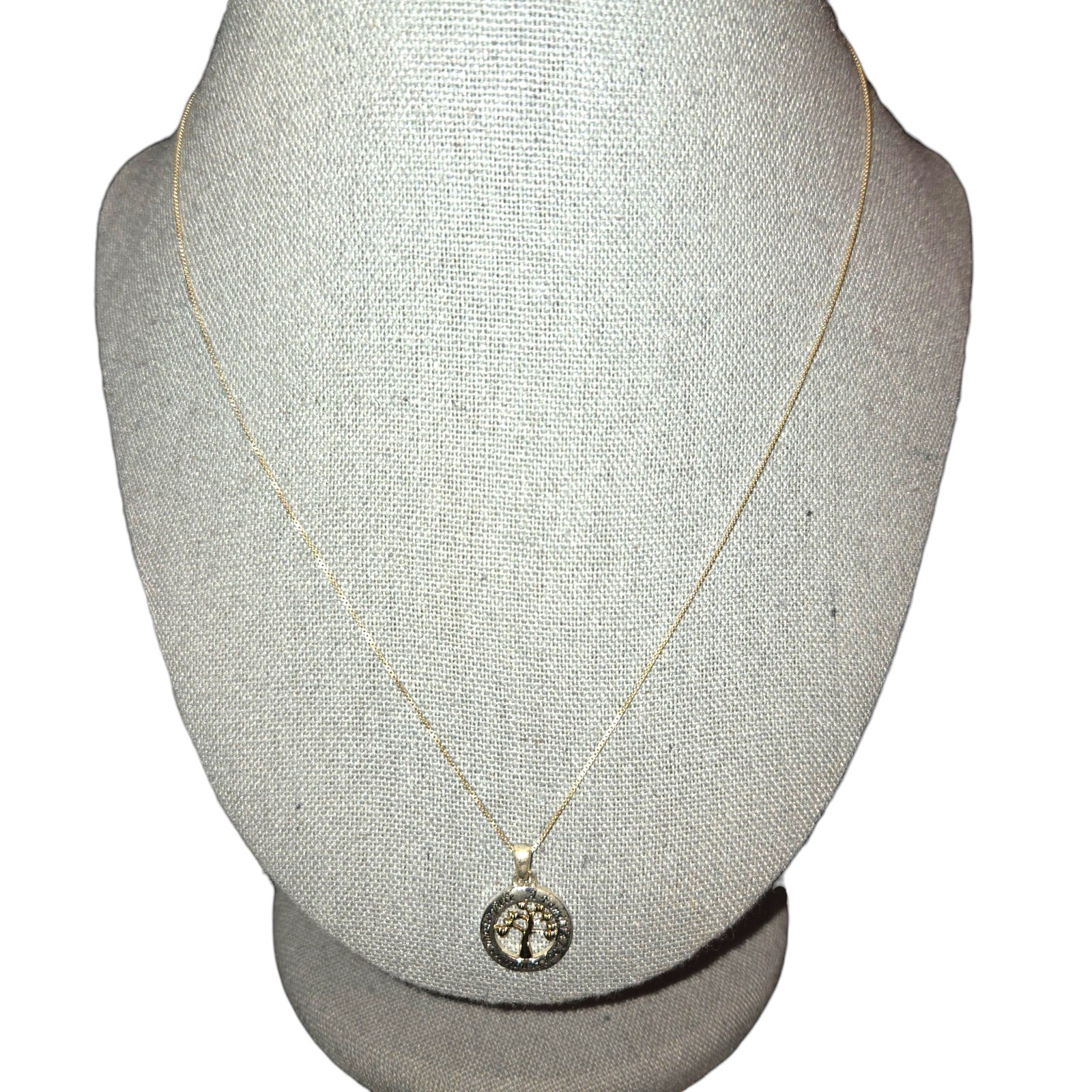 “A Family’s Love” 925 Sterling Silver Family Tree Pendant Box Chain Necklace 18″