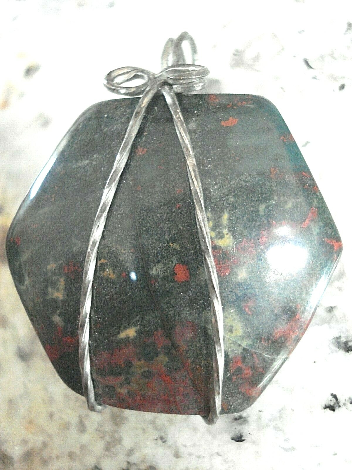 RARE VTG. STERLING SILVER HAND WIRED HEXAGON SHAPED BLOODSTONE PENDANT