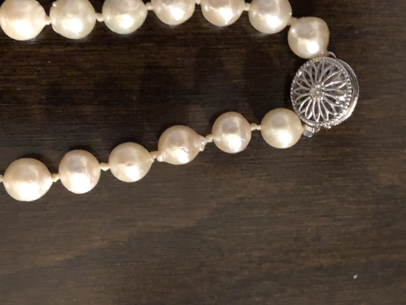 Pearl necklace, 14 karat White Gold Clasp 25 Inches Long.