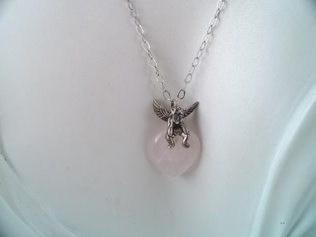 BEAUTIFUL STERLING SILVER WINGED CHERUB ANGEL ROSE QUARTZ HEART PENDANT NECKLACE