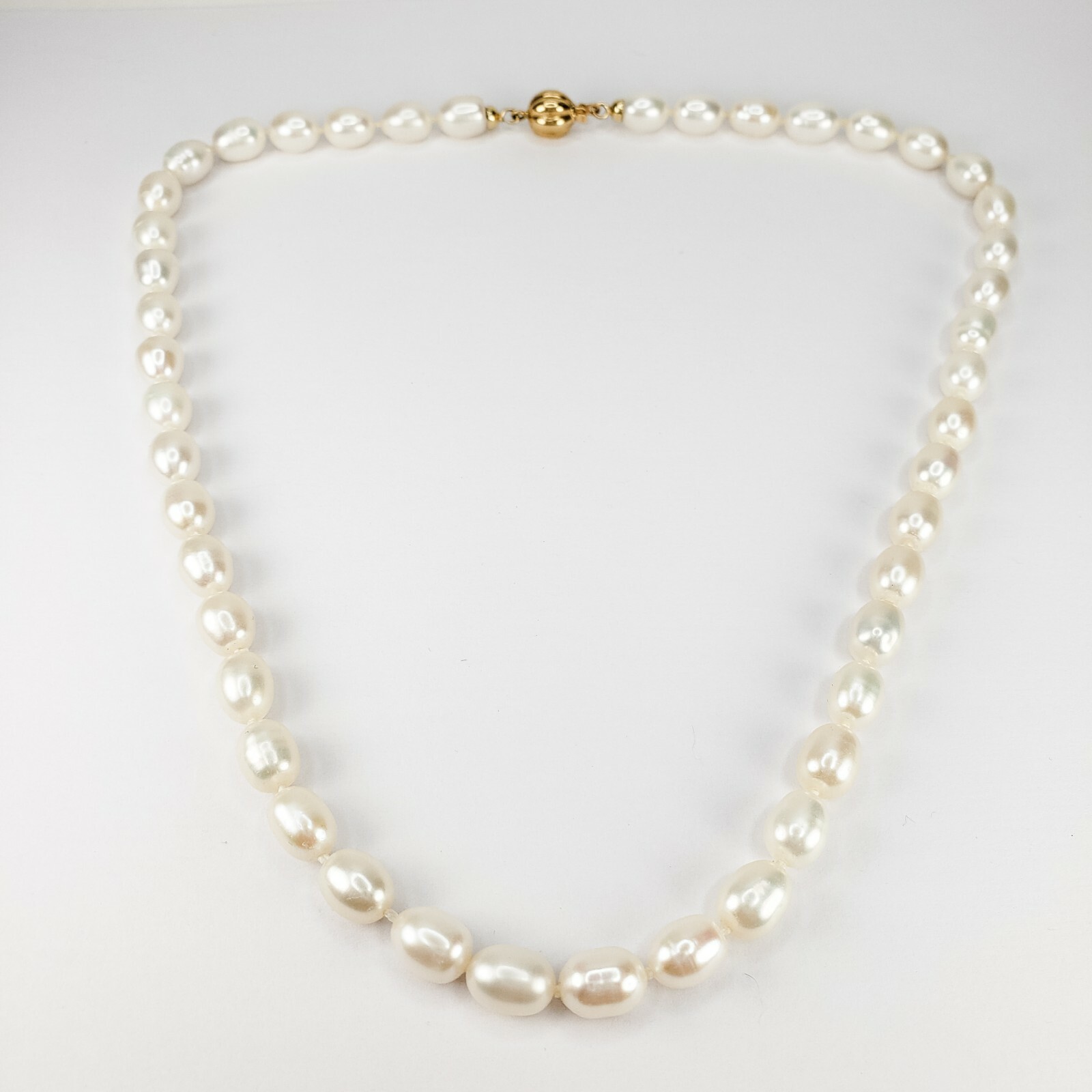 Unbranded Pearl Necklace 18K Yellow Gold 17.5″ White Oval Freshwater Strand 750