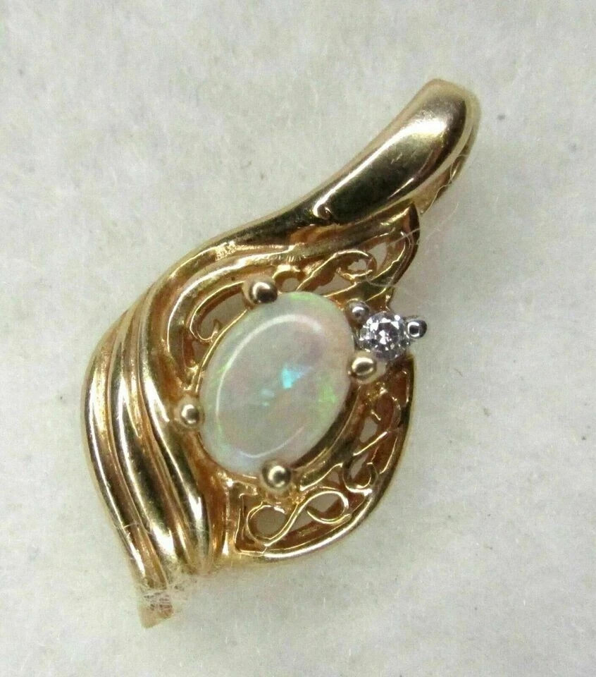 2Ct Oval Cut Fire Opal Women’s New Designer Pendant 14K Yellow Gold Finish