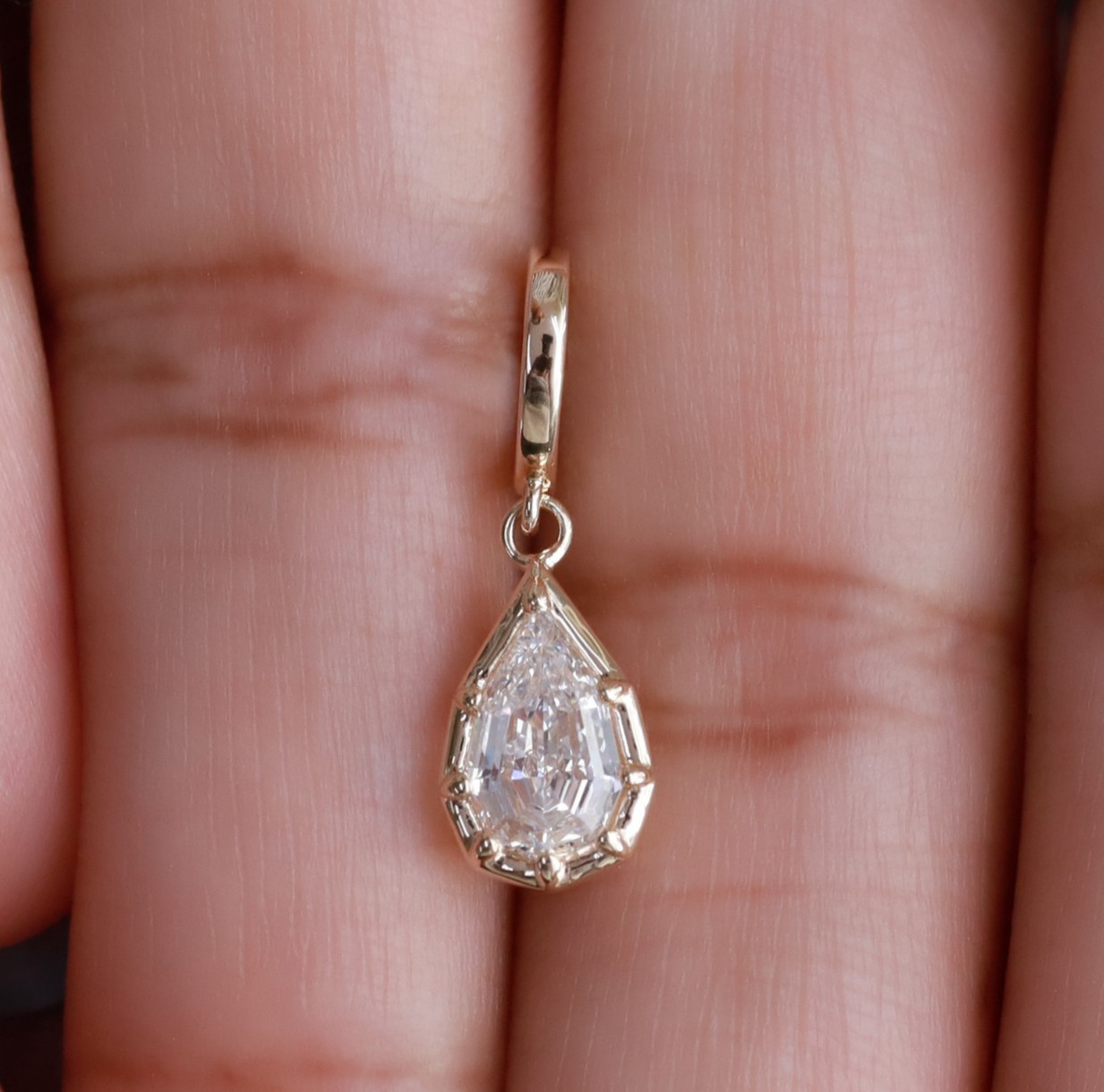 1 Ct Pear Lab Grown Diamond Solitaire Pendant 14K Yellow Gold