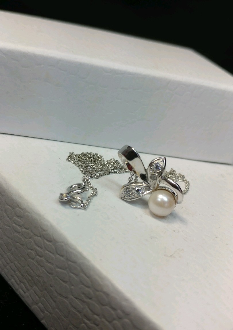 Genuine 18K White Gold Flower Pendant & Oval Chain 18.11″ Necklace 4.7g Italy