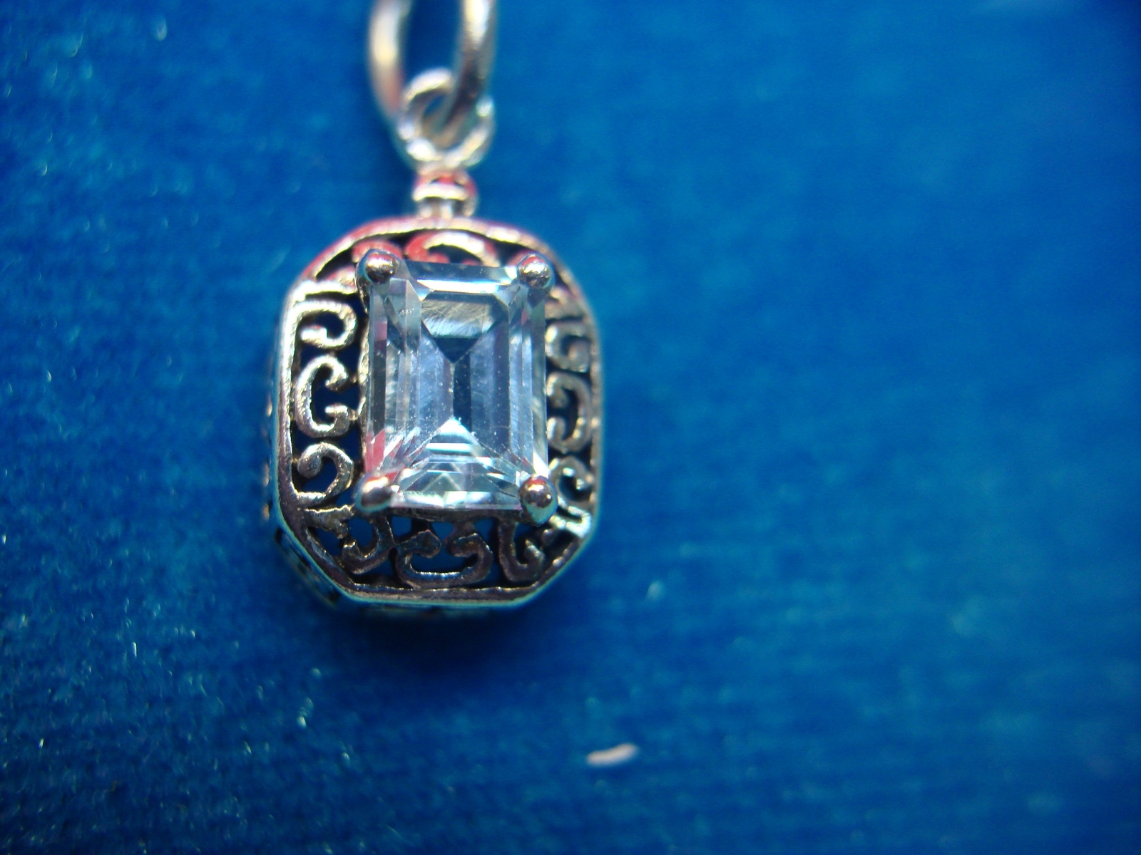 STERLING SILVER FANCY PENDANT WITH LIGHT BLUE STONE & 18″ STER. BOX LINK CHAIN