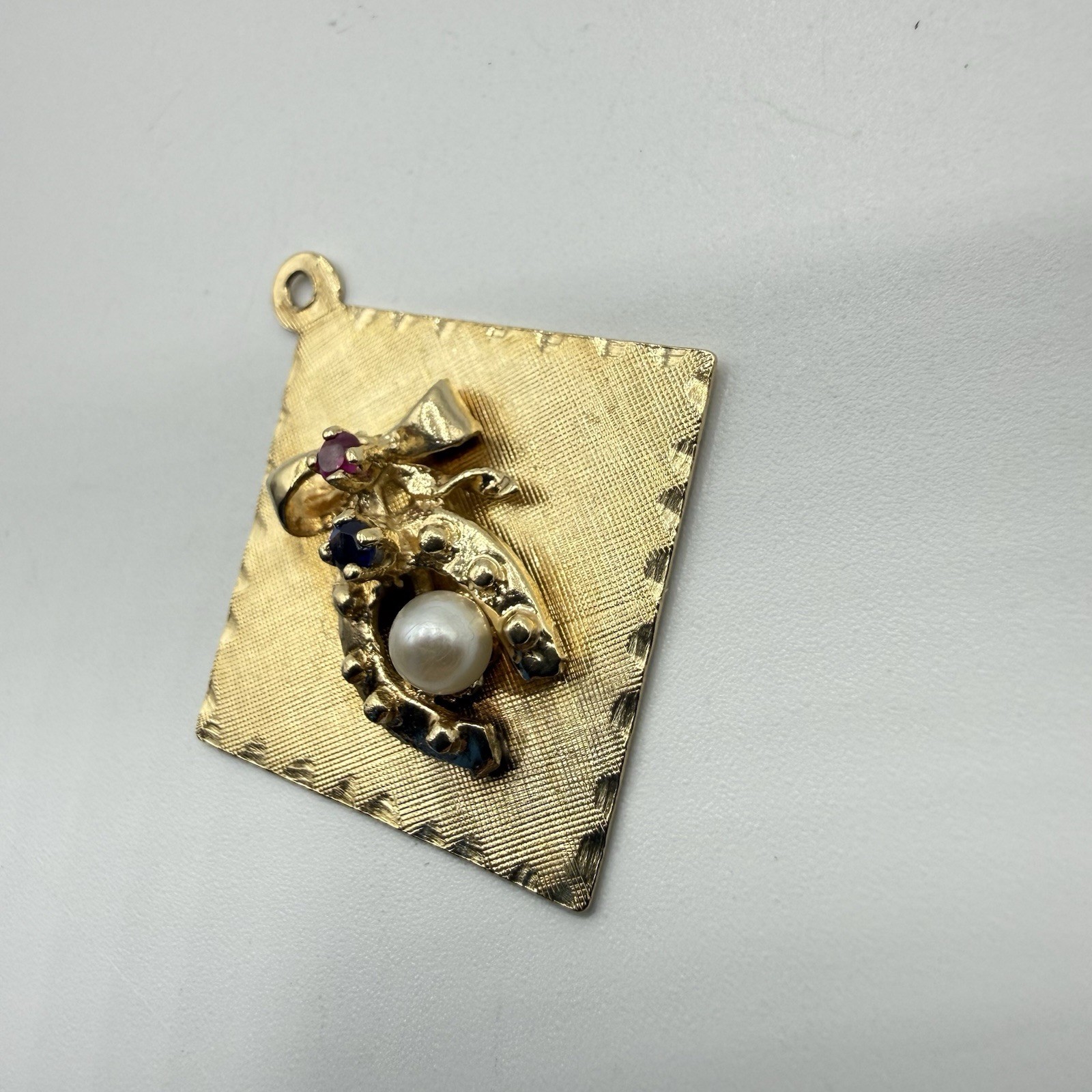 Vintage 14K Gold Pearl Horseshoe Lucky Charm Pendant Red Blue Stones 4.0g marked