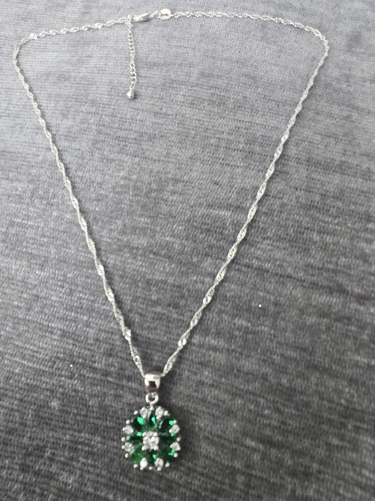 Sterling Silver Green & White Crystal Flower 18 Inch Necklace. UK Seller
