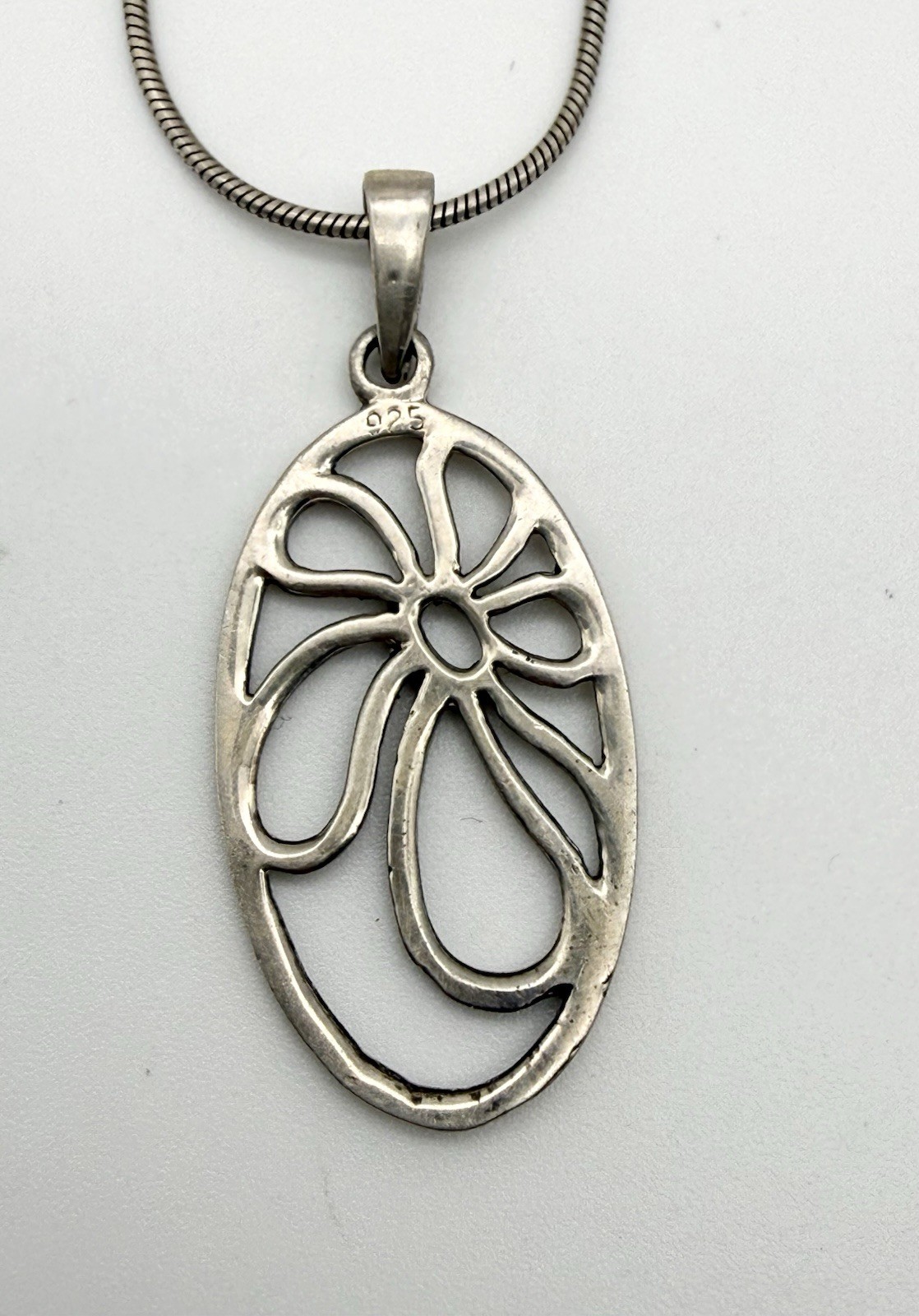 Oval Daisy Pendant + 18″ Snake Chain Stamped Silver 925 Italy Floral 6.51g
