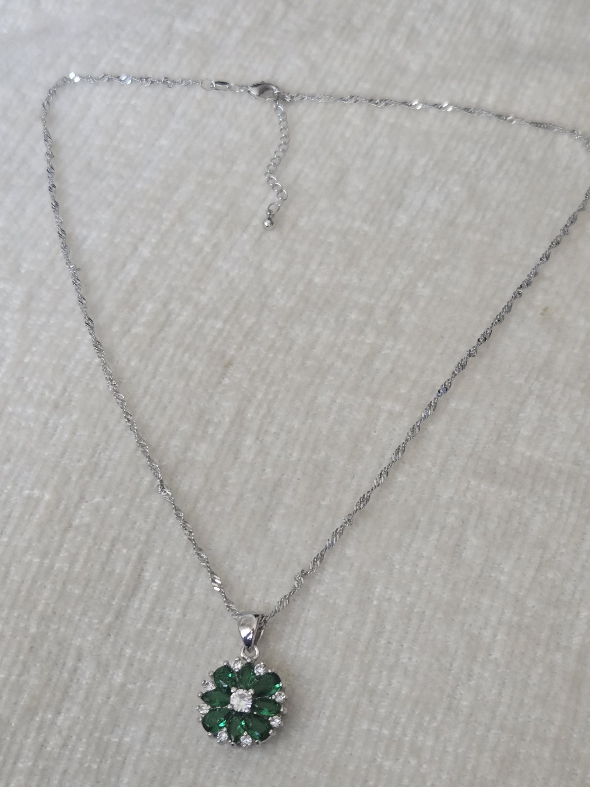 Green & White Crystal Sterling Silver Flower Necklace. 20″. Adjustable UK Seller