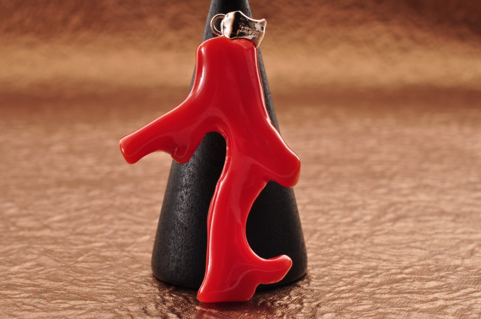 With Certification 925 silver craps Oxblood coral pendant top ( total 22.5ct) .