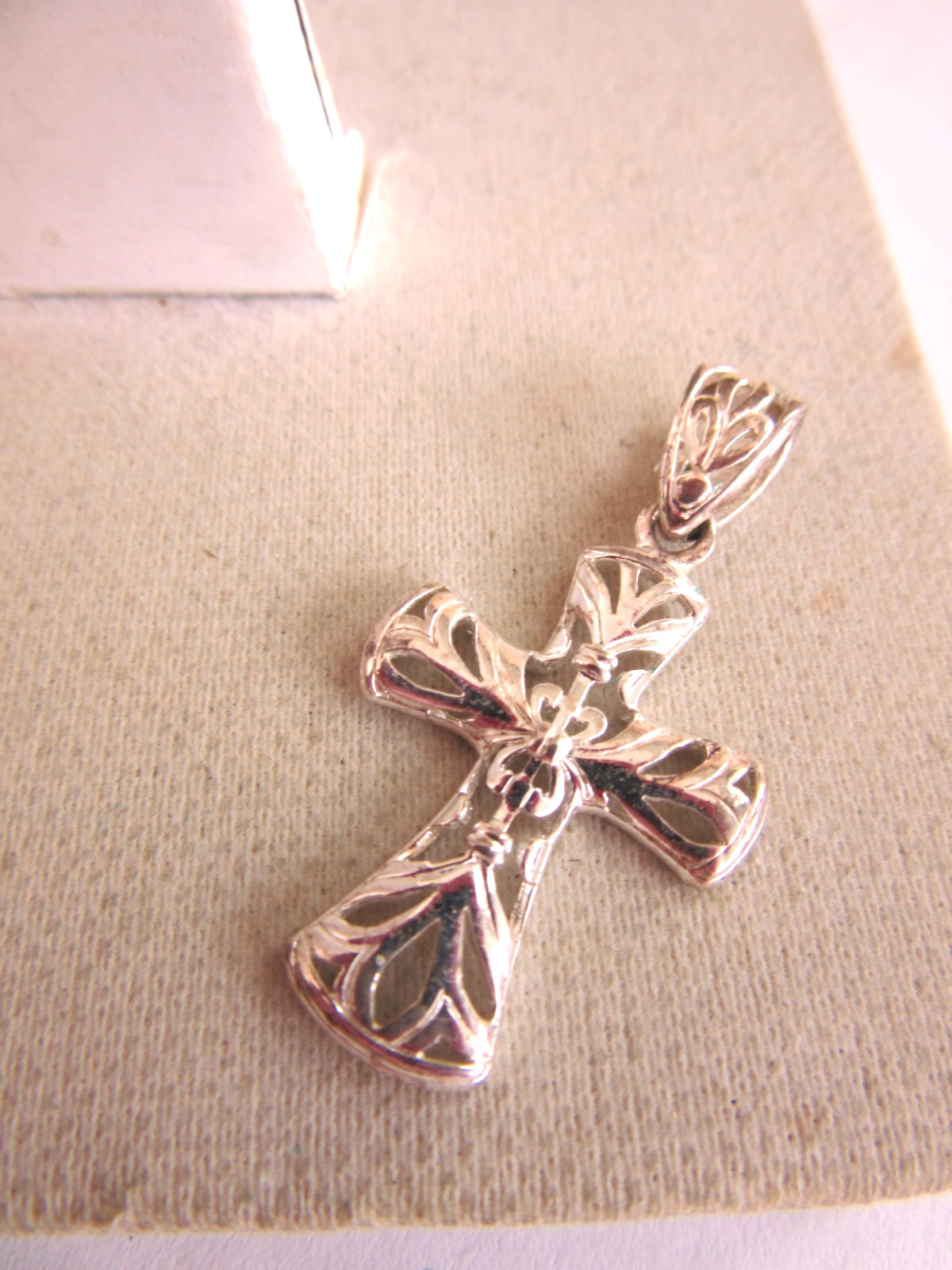 SU 925 silver filigree design cross pendant, 2 grams