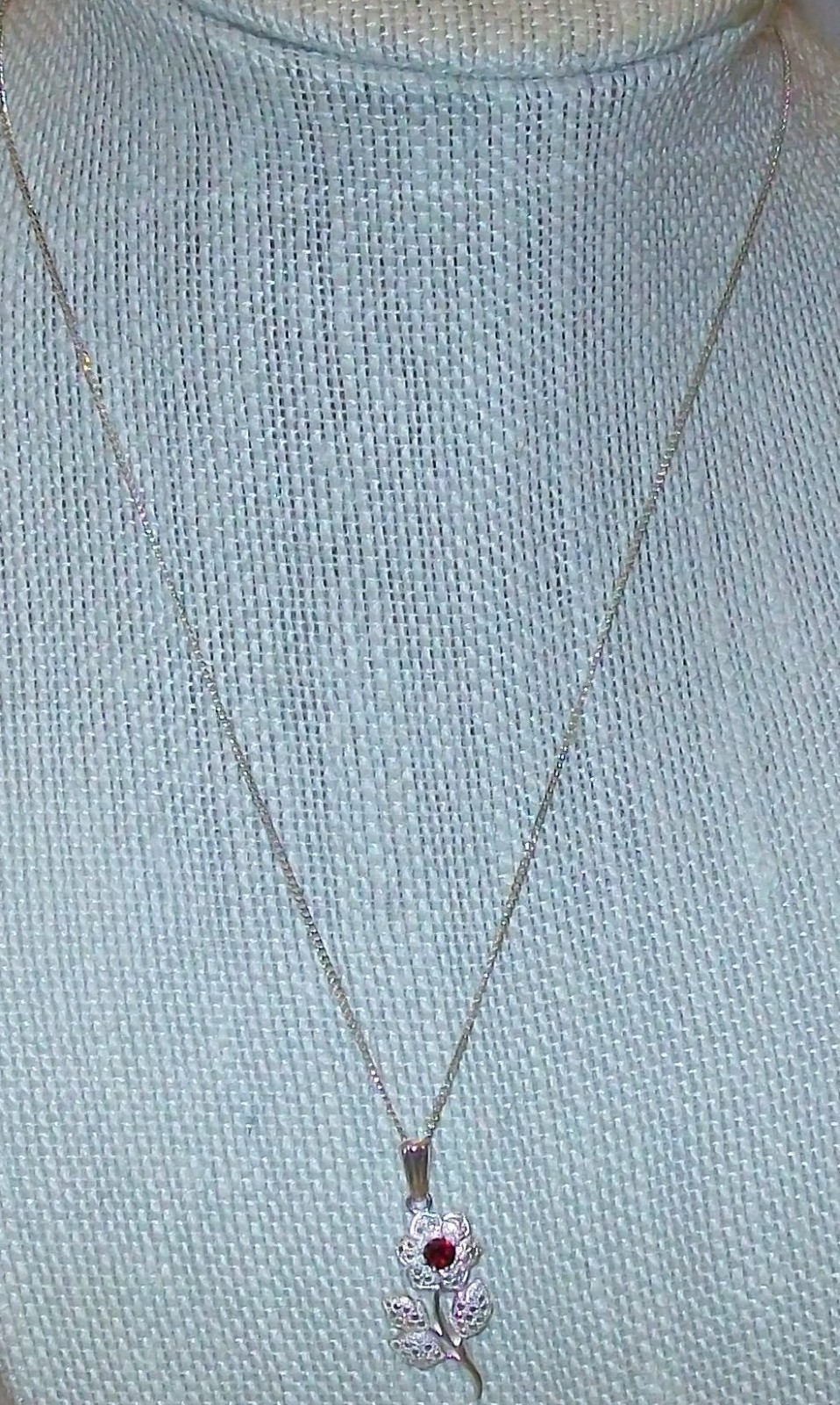 Vtg Sterling Silver Marked 925 Flower Pendant with Red Center Stone on 18″ Chain