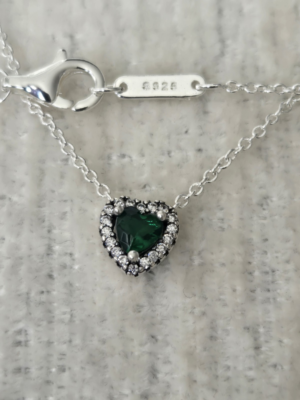 Sterling Silver 22 Inch Adjustable Green Heart Necklace. Brand New. UK Seller