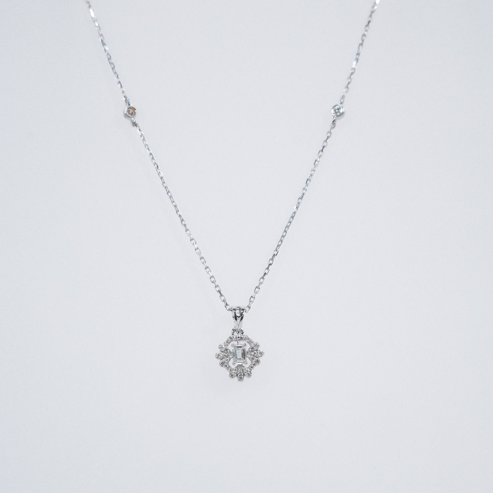 18 KARAT WHITE GOLD NECKLACE | NATURAL DIAMOND | WOMEN | IGI CERTIFIED