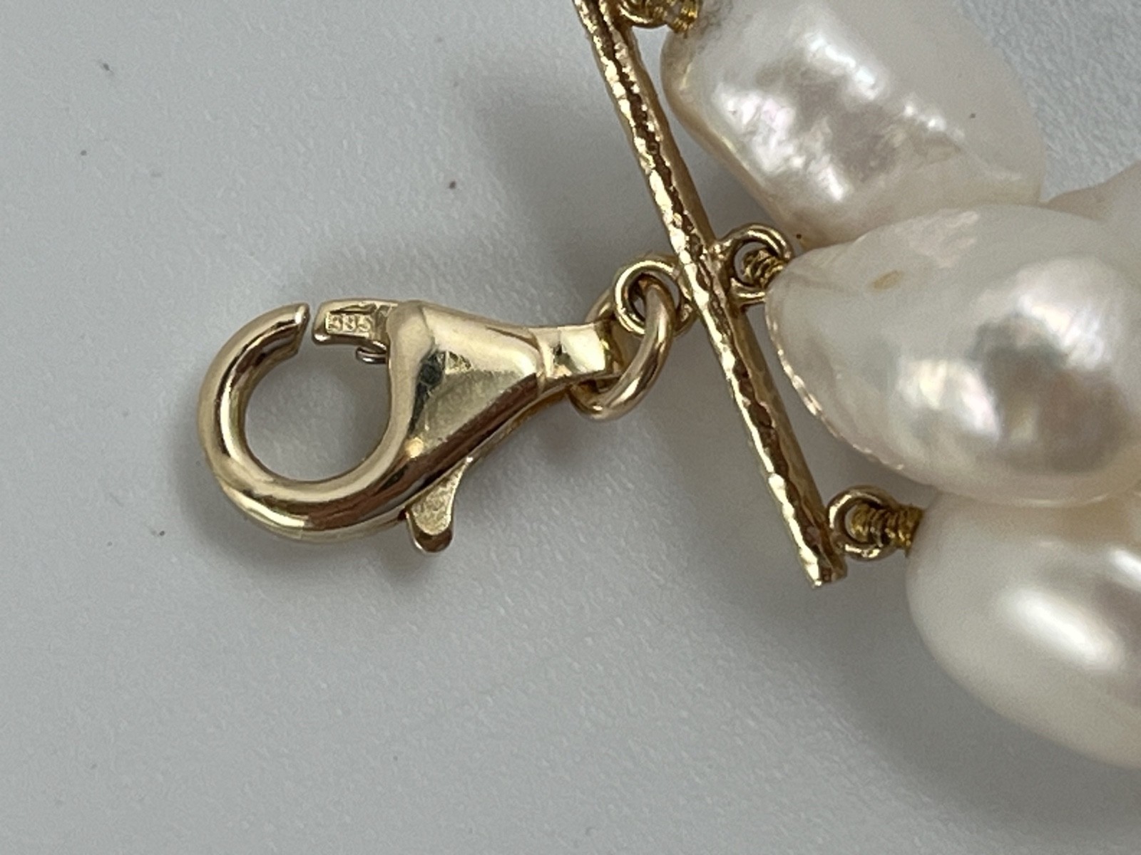 14K (585) YELLOW GOLD THREE ROWS BAROQUE PEARLS NECKLACE 19in