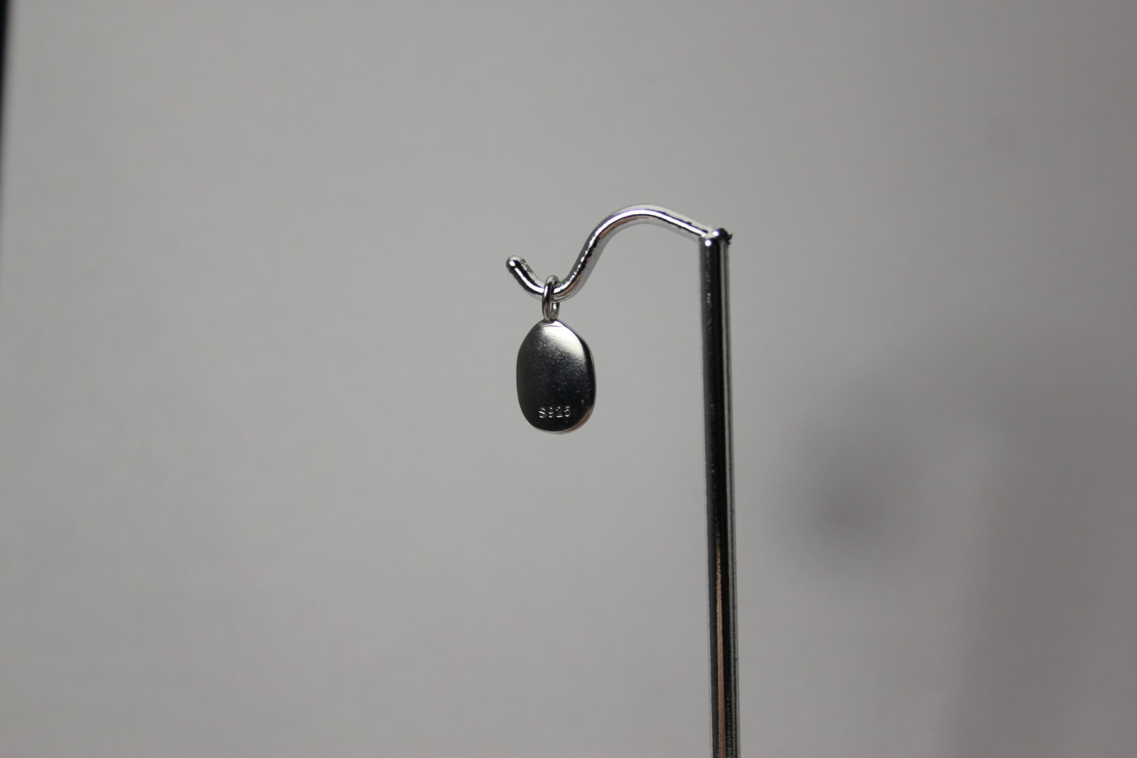 925 Sterling Silver Rose Engraved Small Oval Pendant 0.7 Grams (PEN10462)