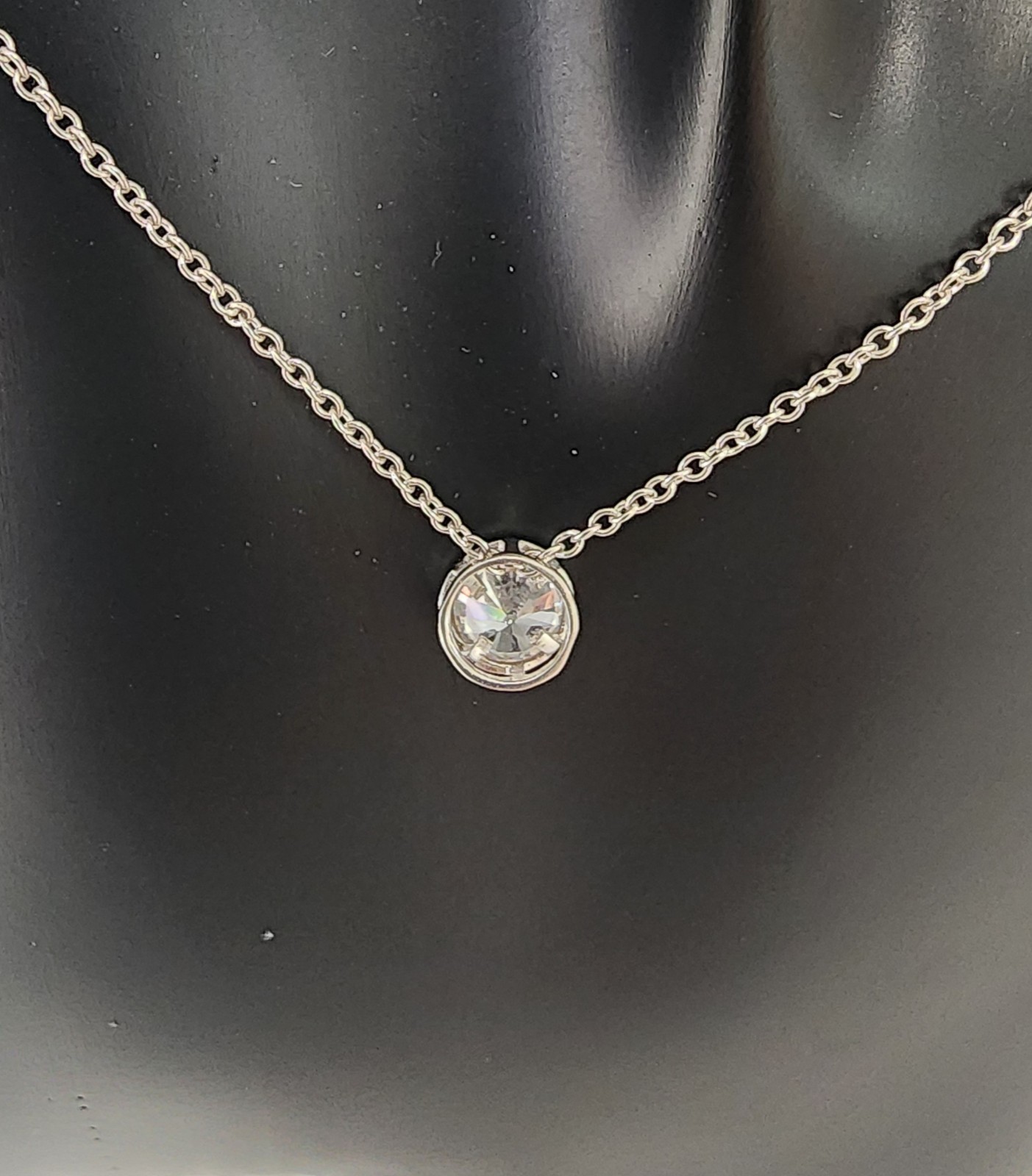 Delicate 925 sterling silver chain with a bezel-set pendant. 40 cm long