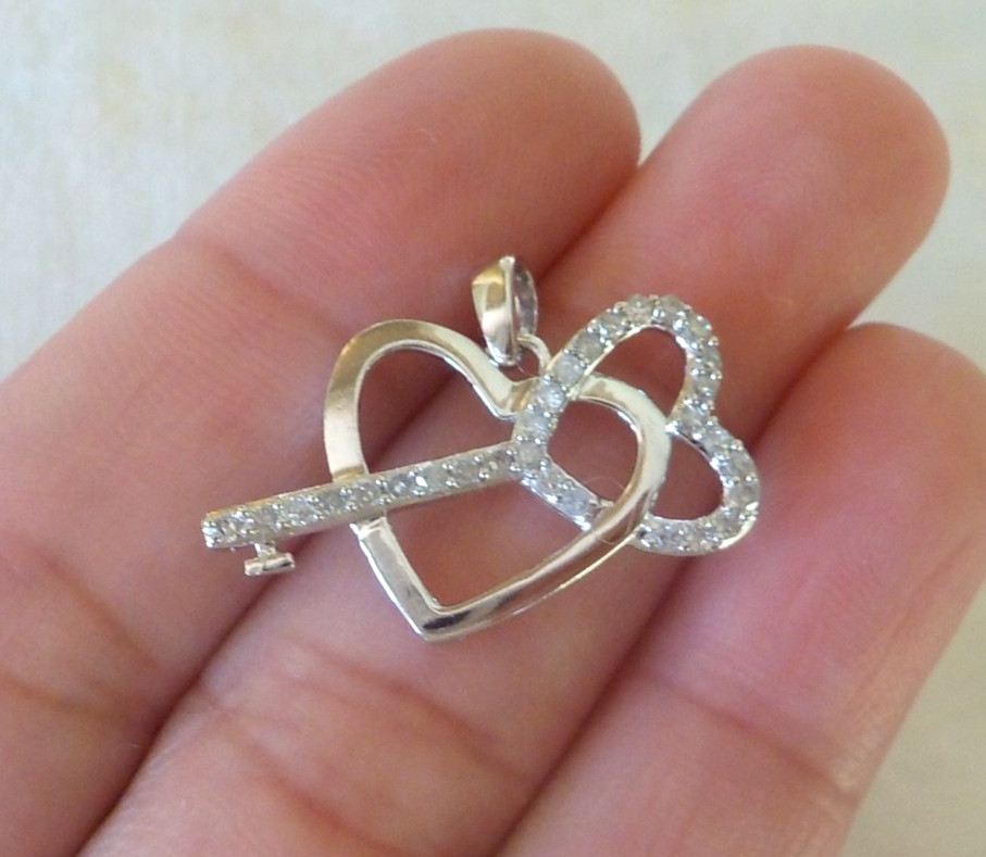 14K White Gold Key To Your Heart Diamond Pendant – 2.20 gms, 0.75 in, 0.17 ctw