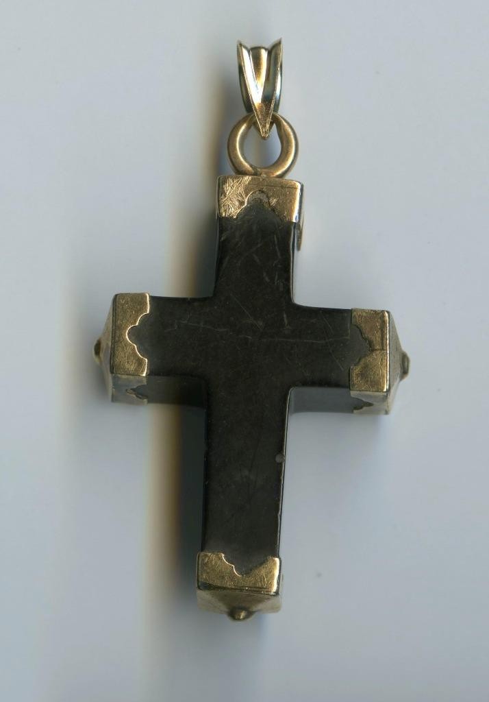 10K 2.15 Gram 37mm Solid Yellow Gold Black Plastic Resin Jesus Cross Pendant -UG