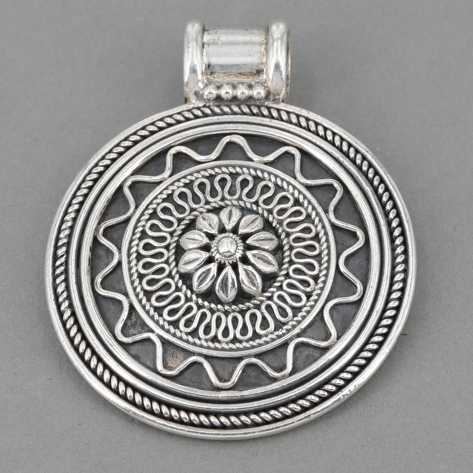 Doug Paulus Treasures of India Sterling Silver Mandala Medallion Pendant 18.8 g