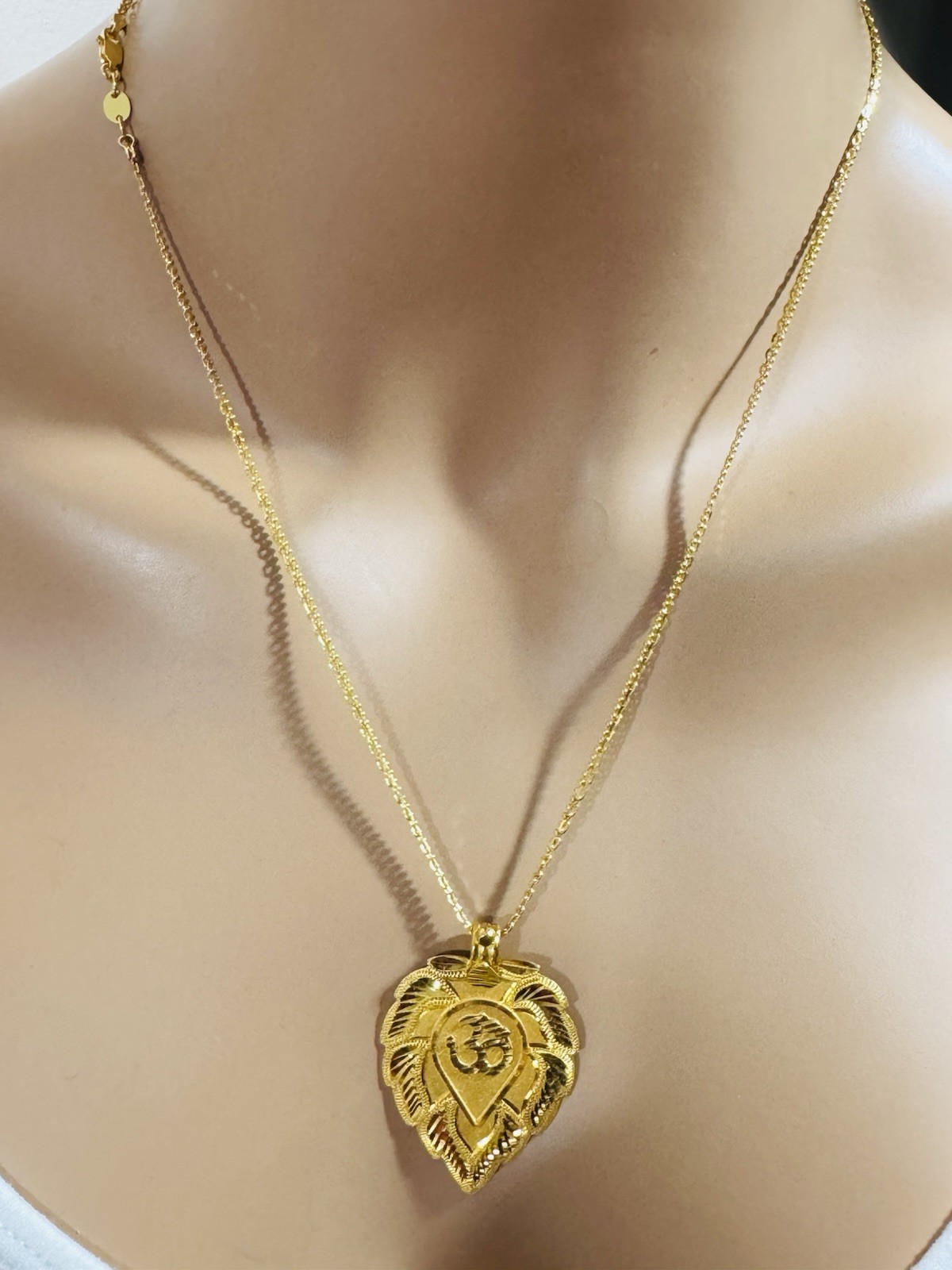 Saudi Dubai 22K Solid 916 Real Gold Leaf Flower Necklace 20” Long 12.1g 2.2mm