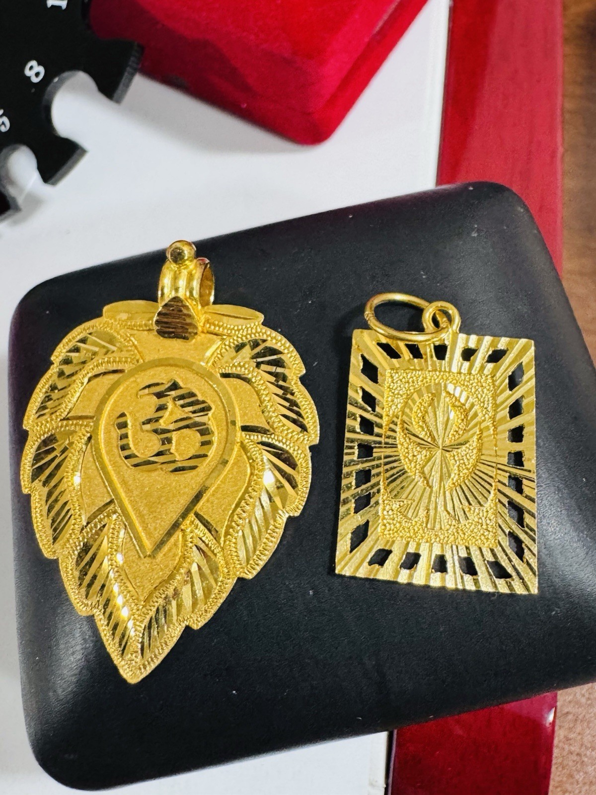 Saudi 22K Solid 916 Real Gold Two Set (2) Leaf Flower/Sikh Allah Pendant 9.2g