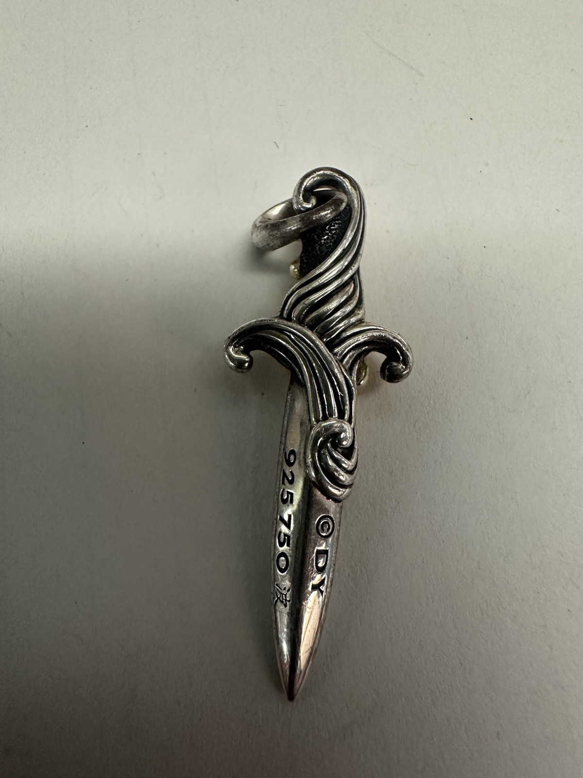 David Yurman Waves 18k Dagger Amulet 44mm