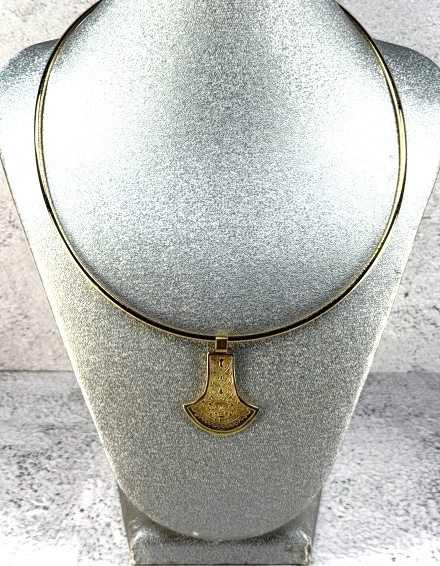 18k (750) Peruvian Axe Head Pendant with Incan Tumi Design Diamond on Clasp
